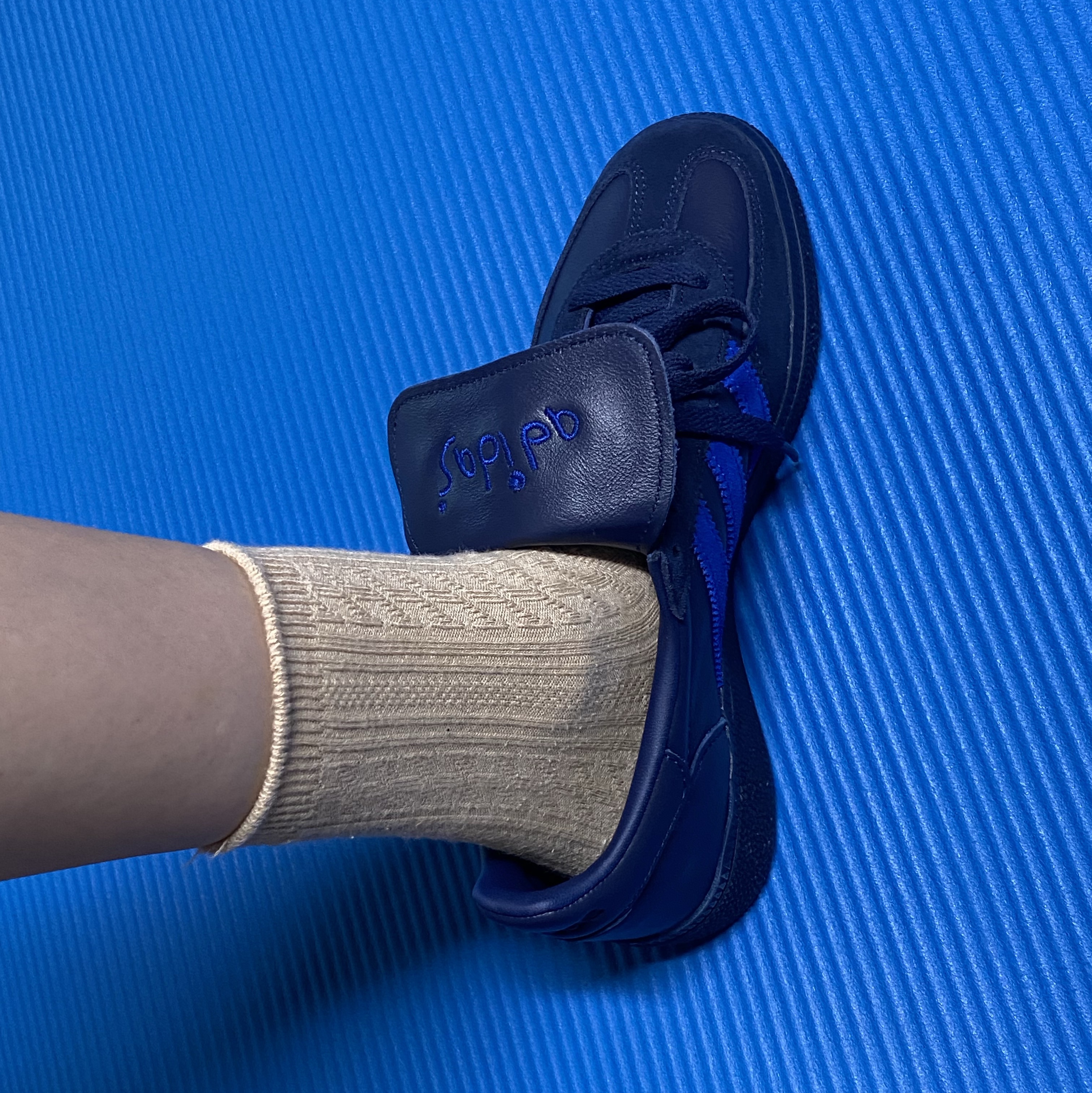 Adidas Spezial Handball Night Indigo Power Blue 착용 스타일
