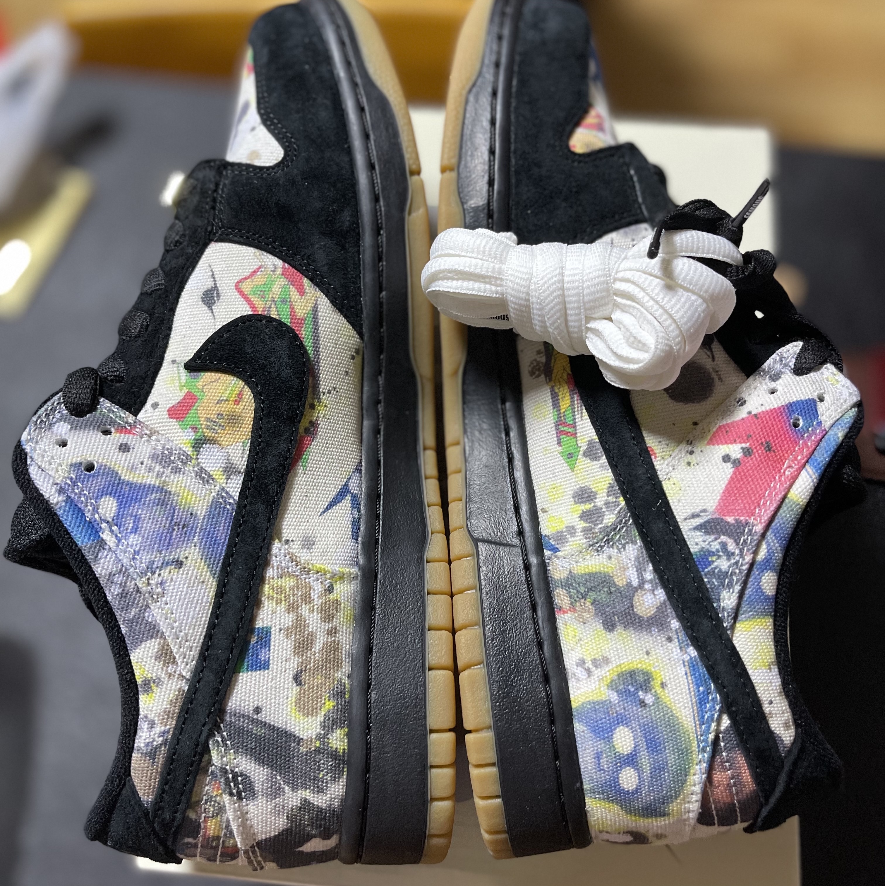 Nike x Supreme SB Dunk Low QS Rammellzee Black 착용 스타일 - 3