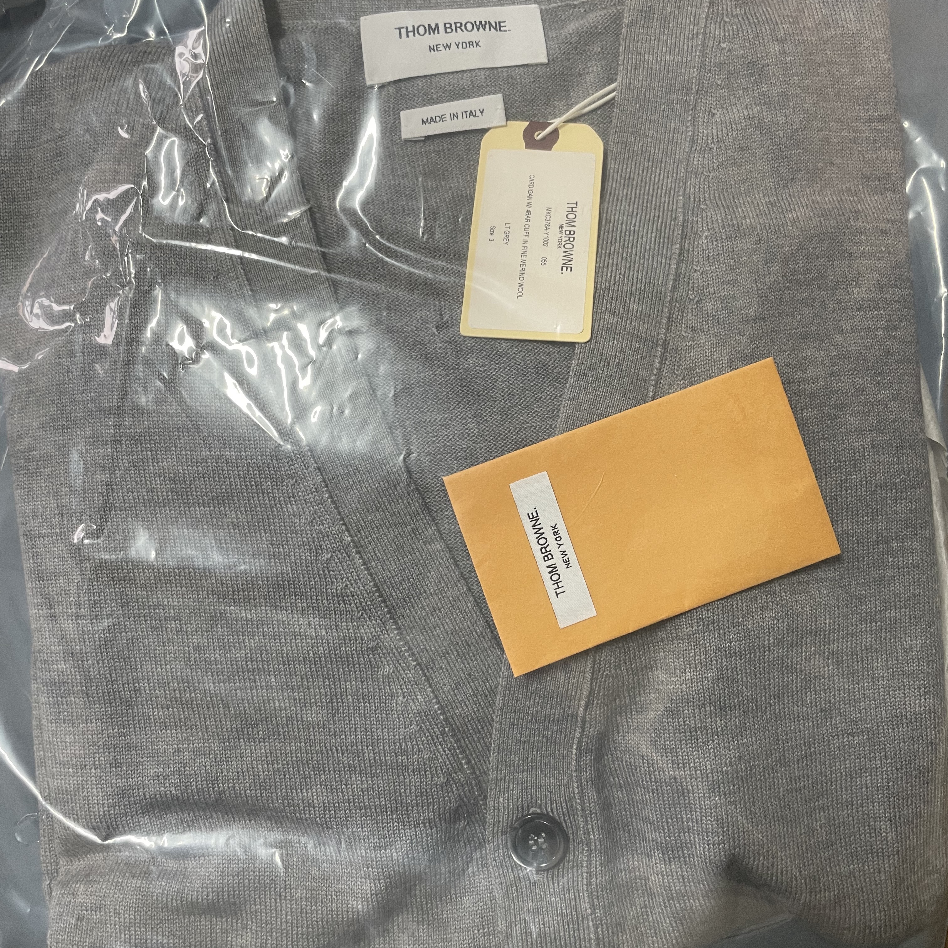 Thom Browne Fine Merino Wool 4-Bar Cuff V-Neck Cardigan Light Grey 착용 스타일