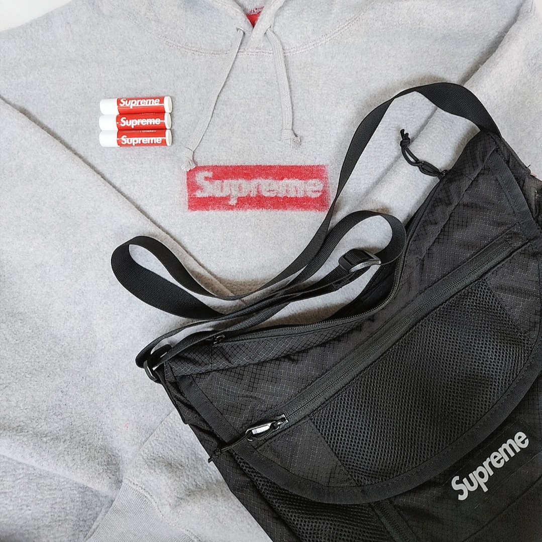 Supreme Inside Out Box Logo Hooded Sweatshirt Heather Grey - 23SS, Supreme Chapstick Red (3 Pack) 착용 스타일