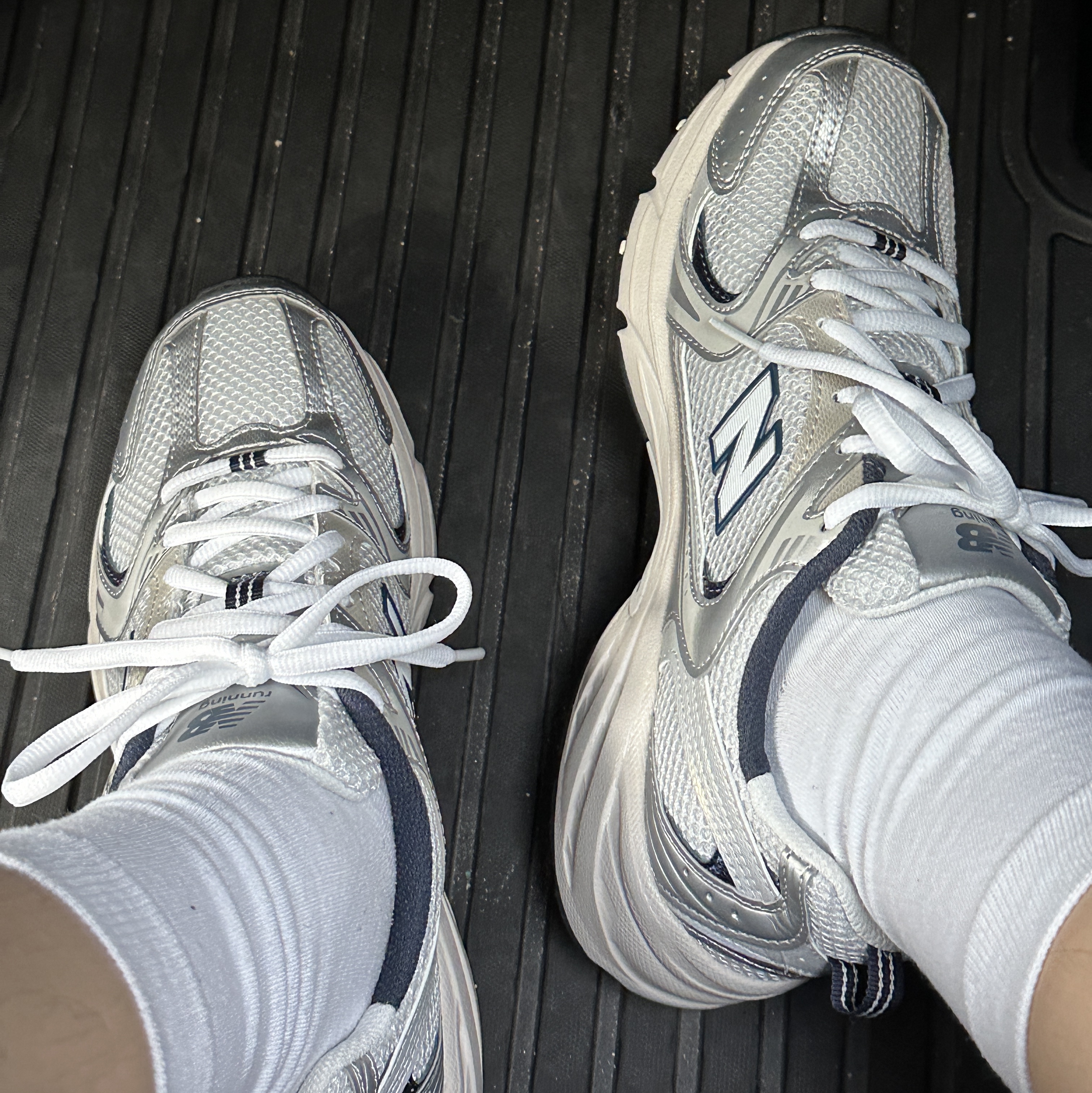 New Balance 530 Steel Grey 착용 스타일