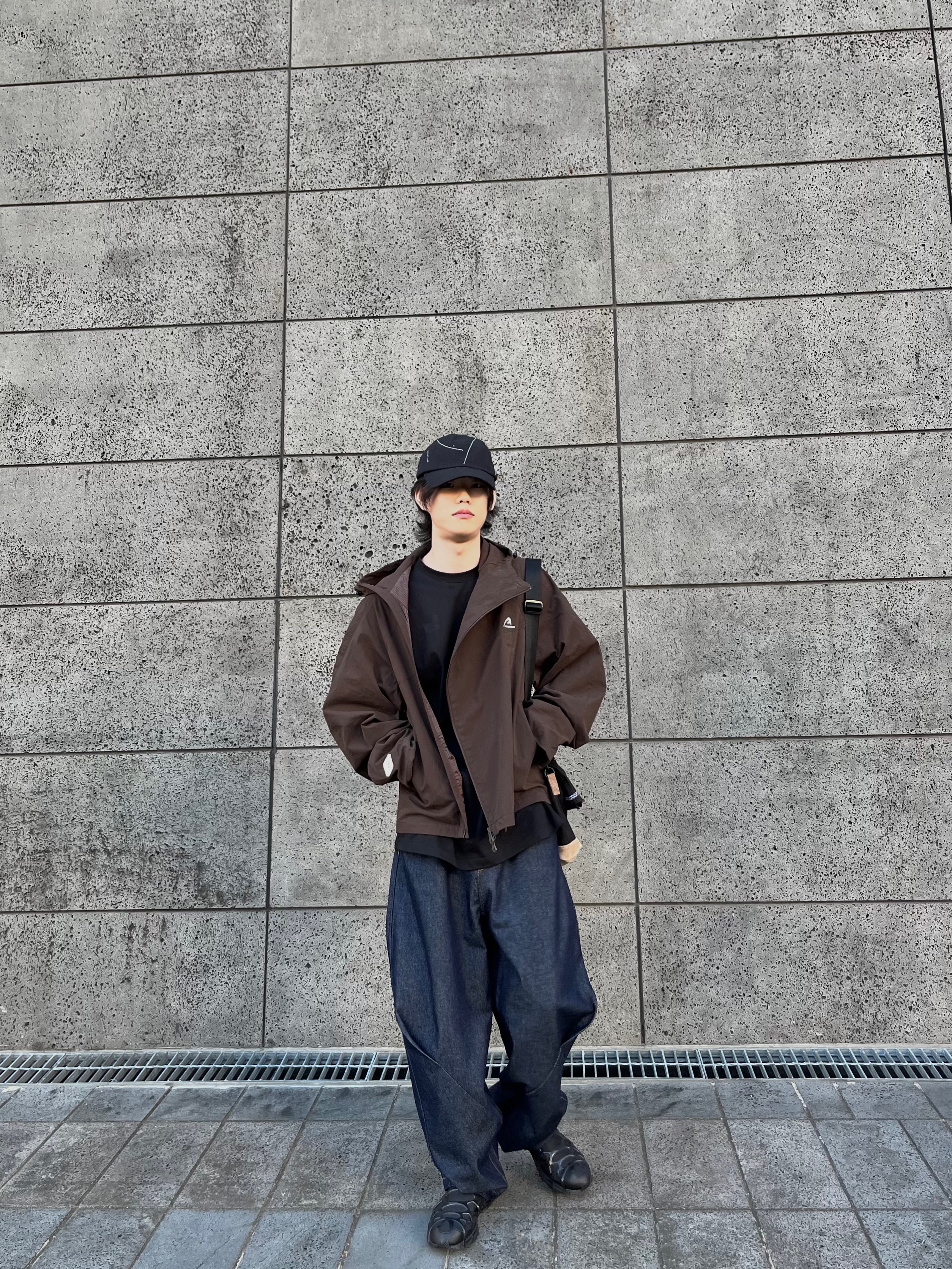 Ader Error Plue Windbreaker Brown, Nike Air Kukini Triple Black 착용 스타일 - 2