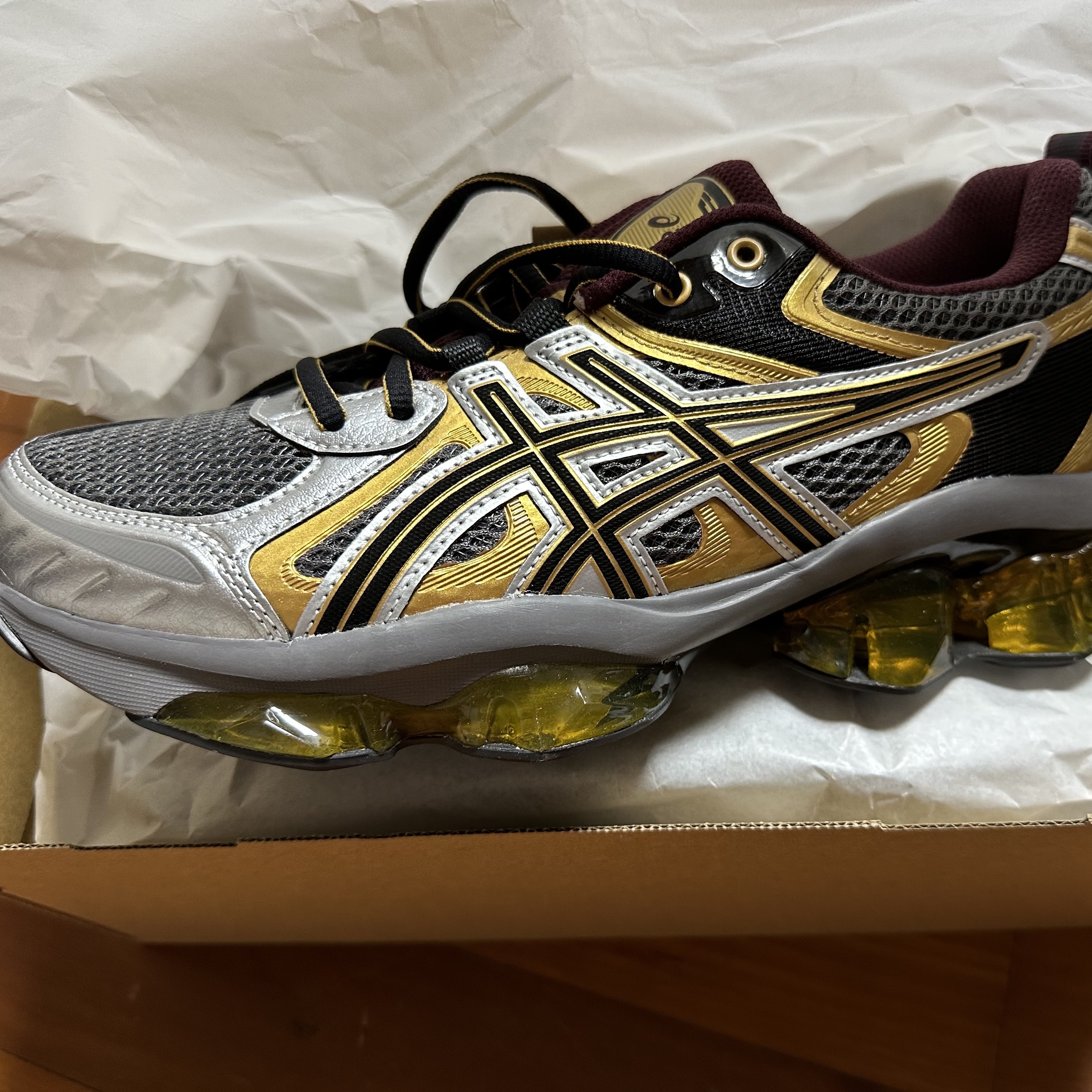 Asics Gel-Quantum Kinetic Carbon Pure Gold 착용 스타일 - 3