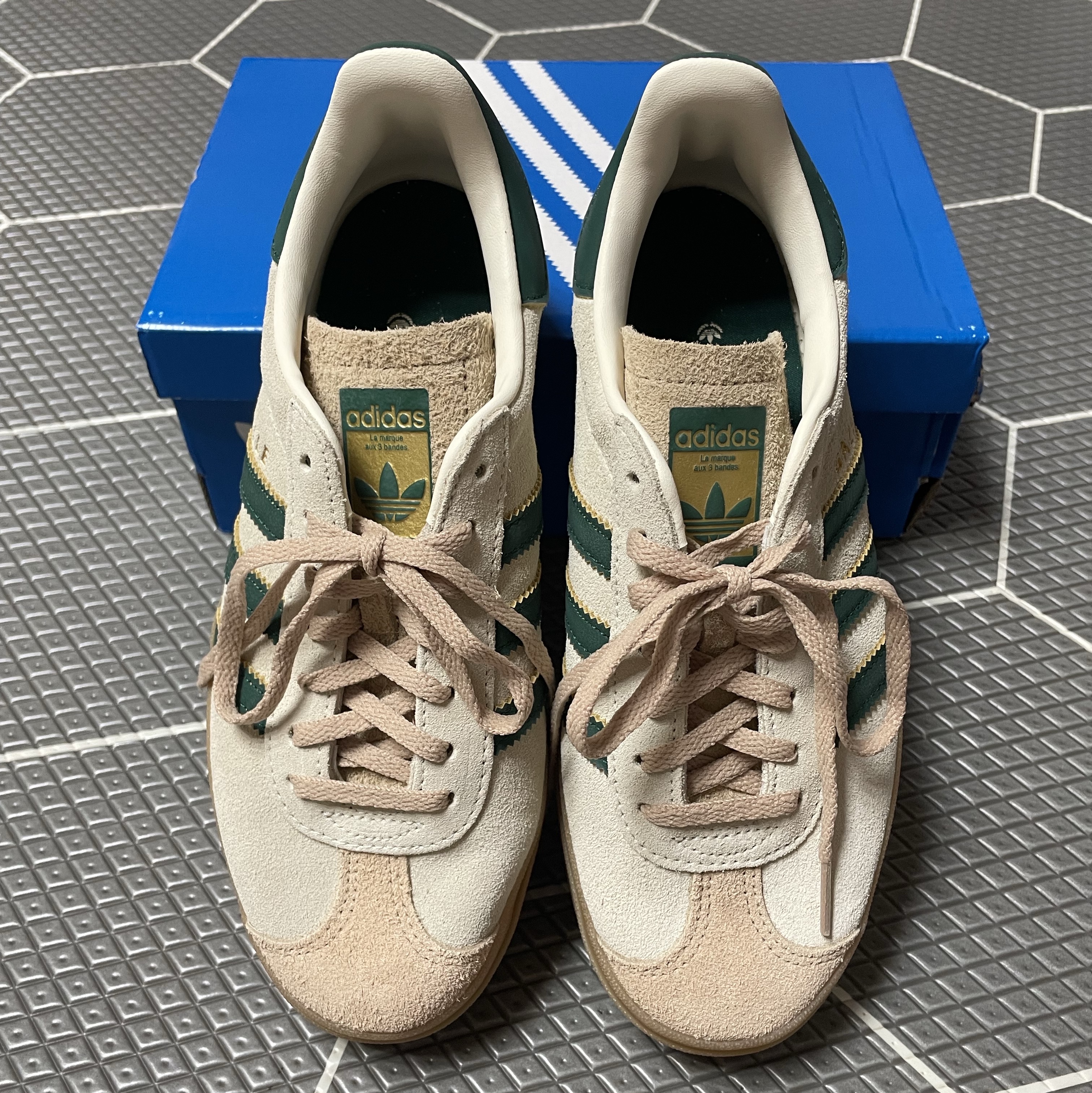 (W) Adidas Gazelle Bold Cream White Collegiate Green 착용 스타일 - 2