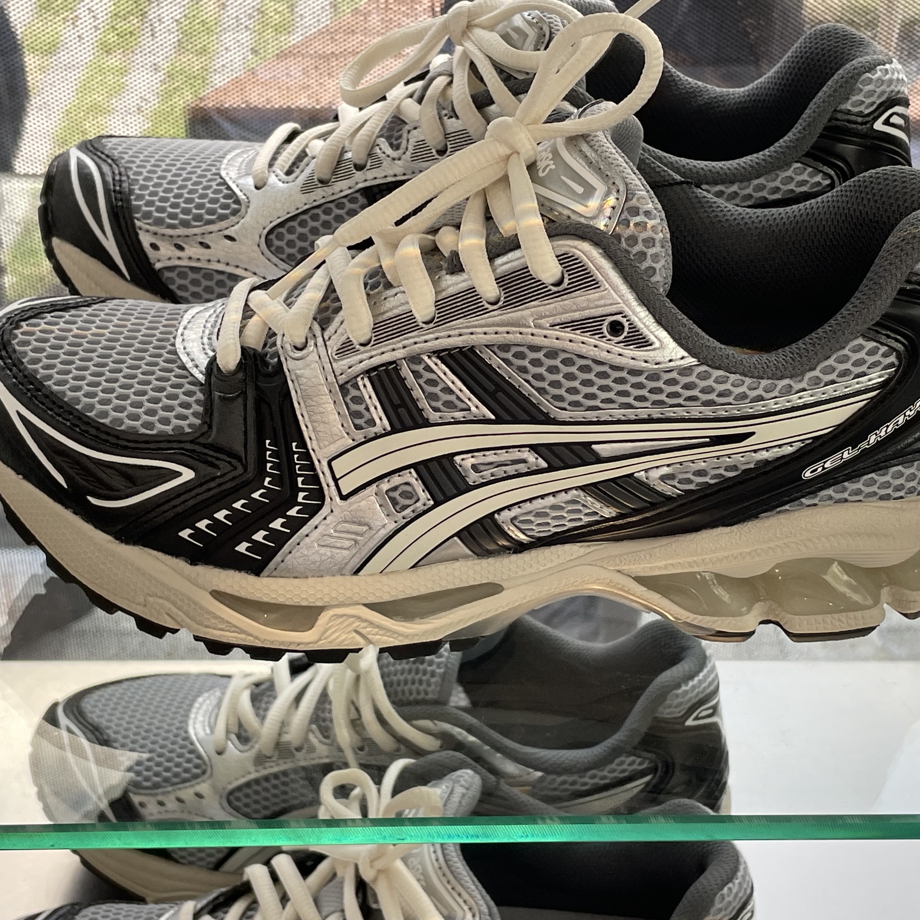Asics Gel-Kayano 14 Black Glacier Grey 착용 스타일 - 2
