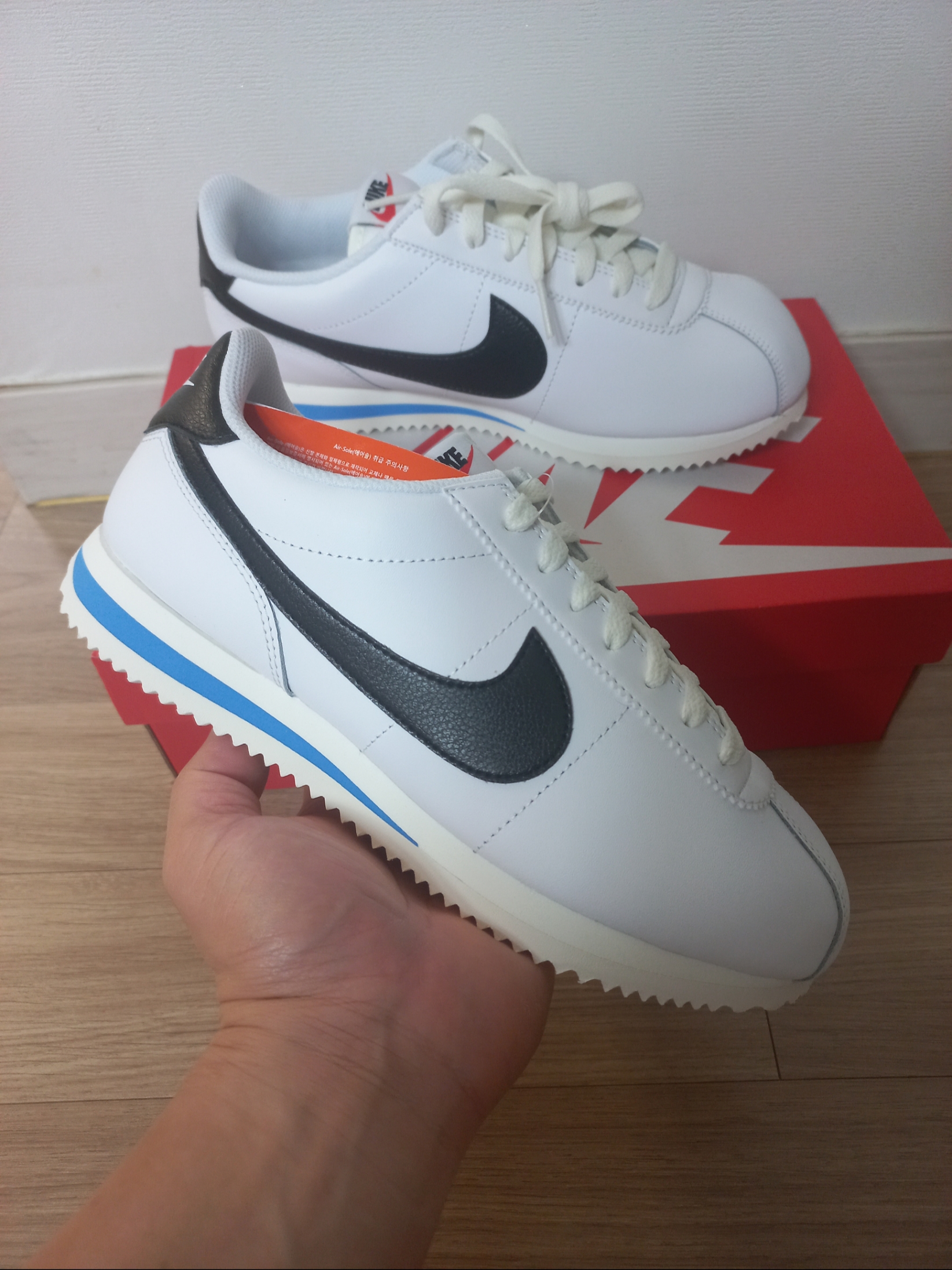 Nike Cortez White and Black, (W) Nike Cortez White and Black 착용 스타일 - 1