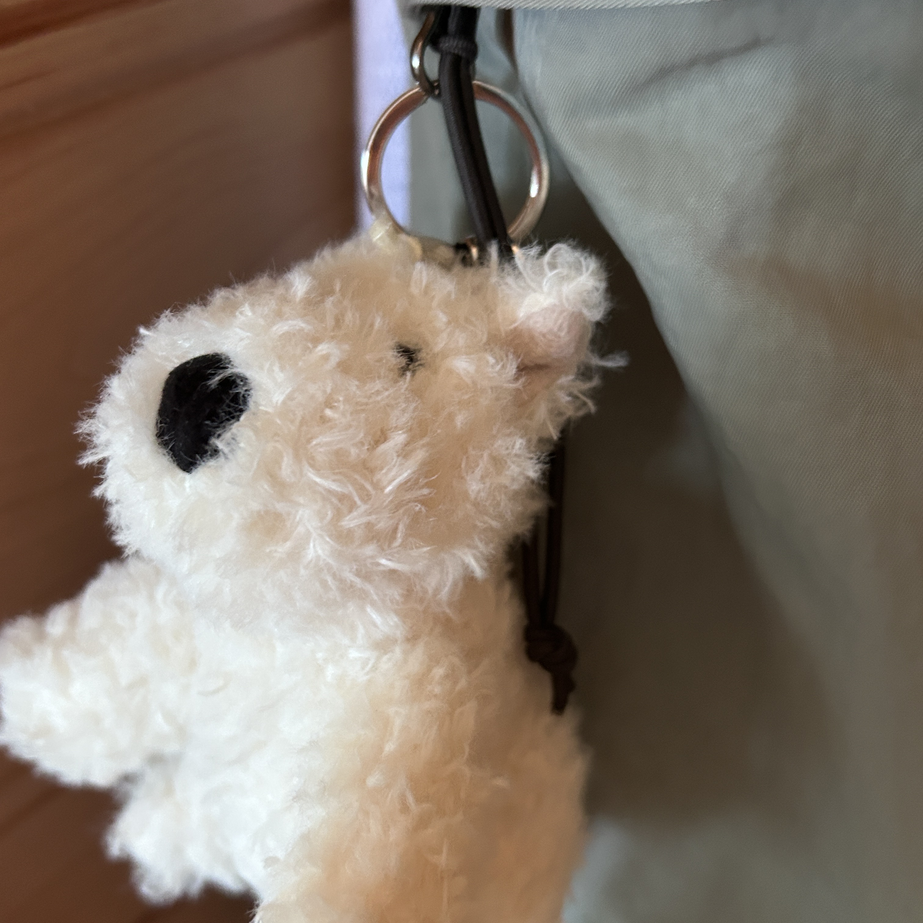 Jellycat Munro Scottie Dog Bag Charm Cream 착용 스타일 - 3