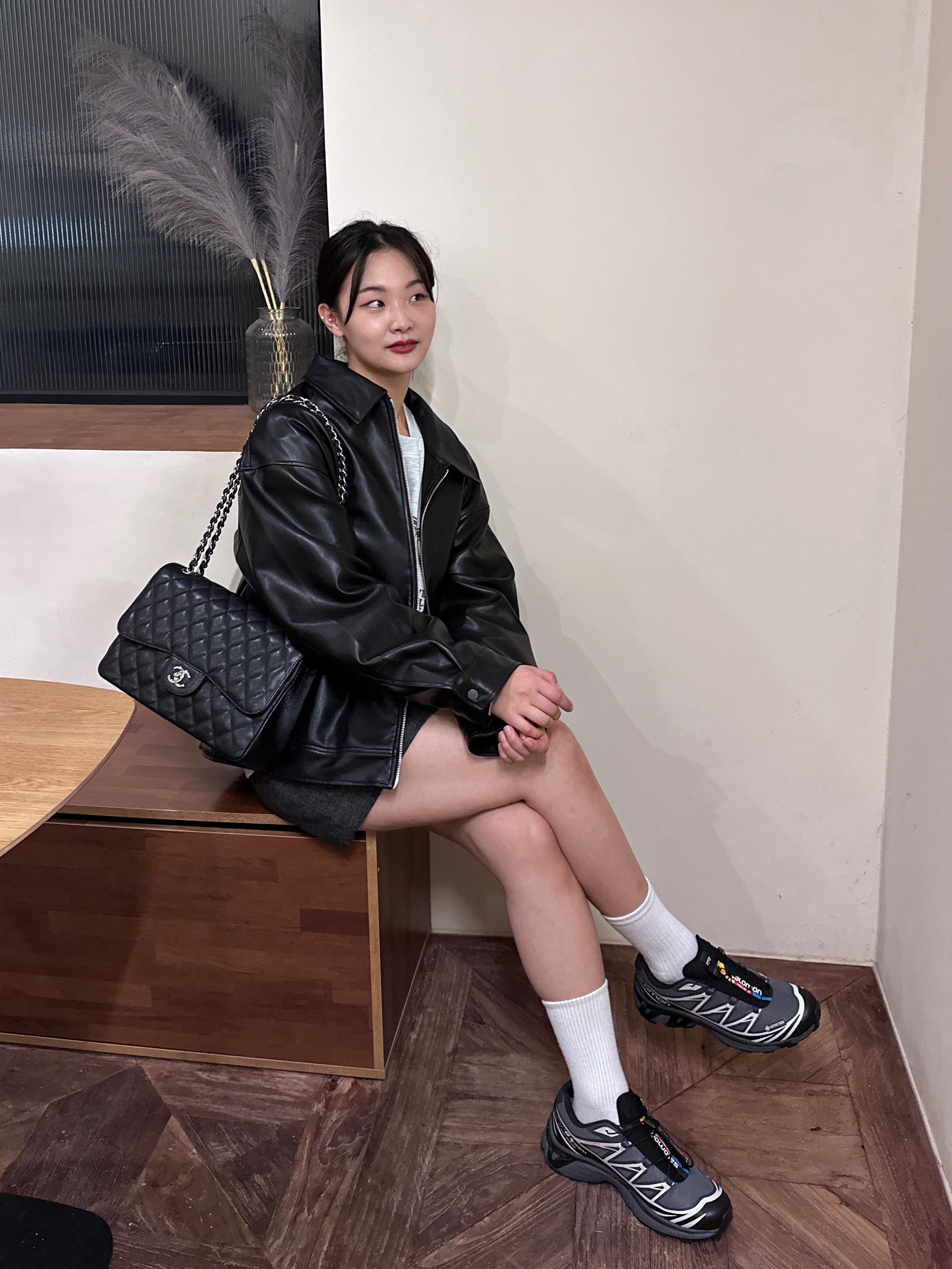 Salomon XT-6 Gore-Tex Black Ebony, Chanel Large Classic Handbag Grained Calfskin & Silver Black 착용 스타일 - 1