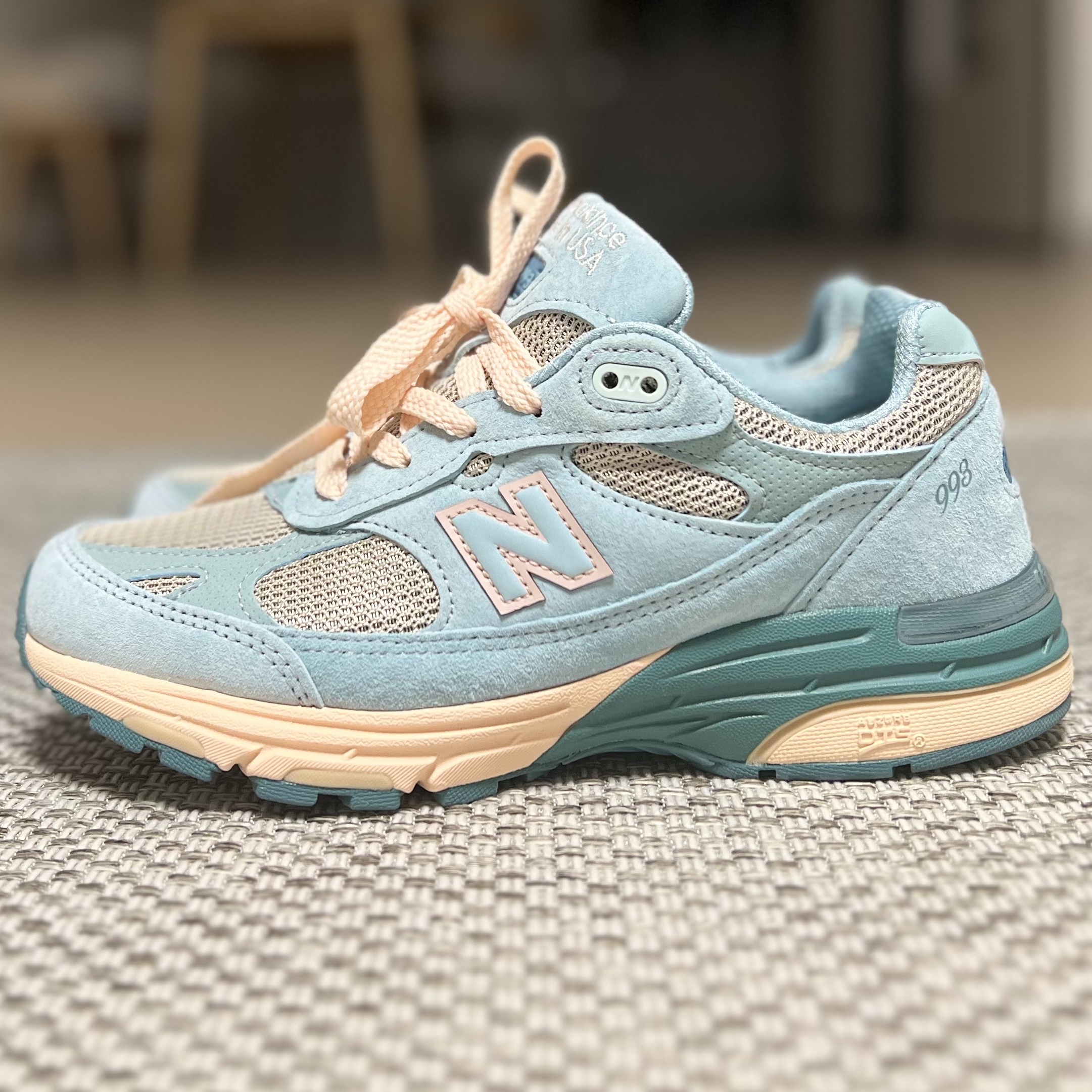 (W) New Balance x Joe Freshgoods 993 Made in USA Arctic Blue 착용 스타일 - 1