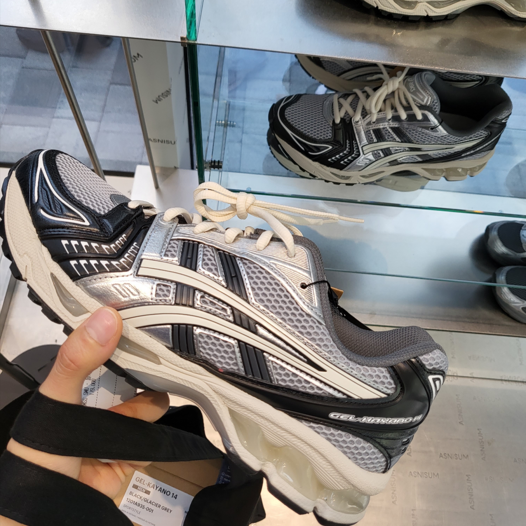 Asics Gel-Kayano 14 Black Glacier Grey 착용 스타일