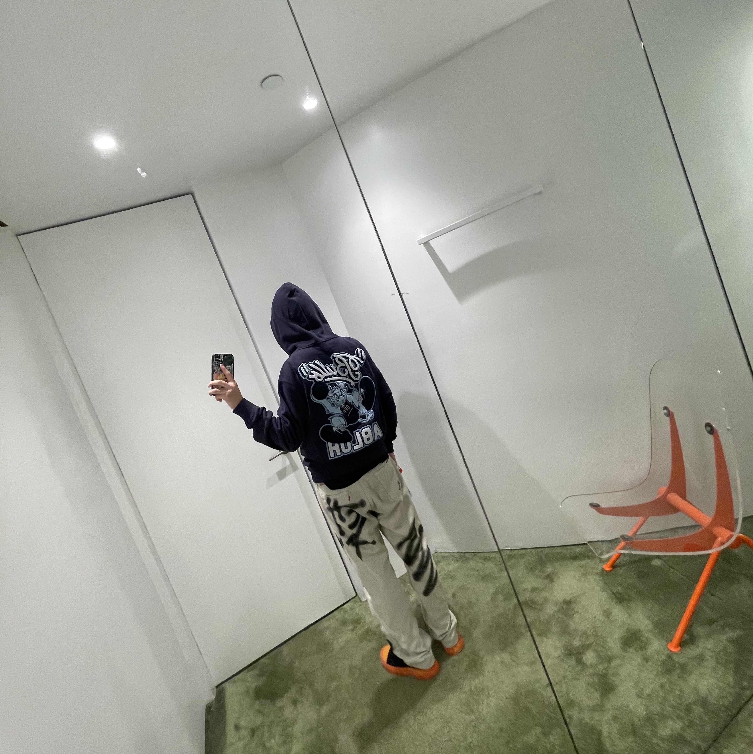 Off-White C/O Chicago Bulls Hoodie Navy Blue 착용 스타일