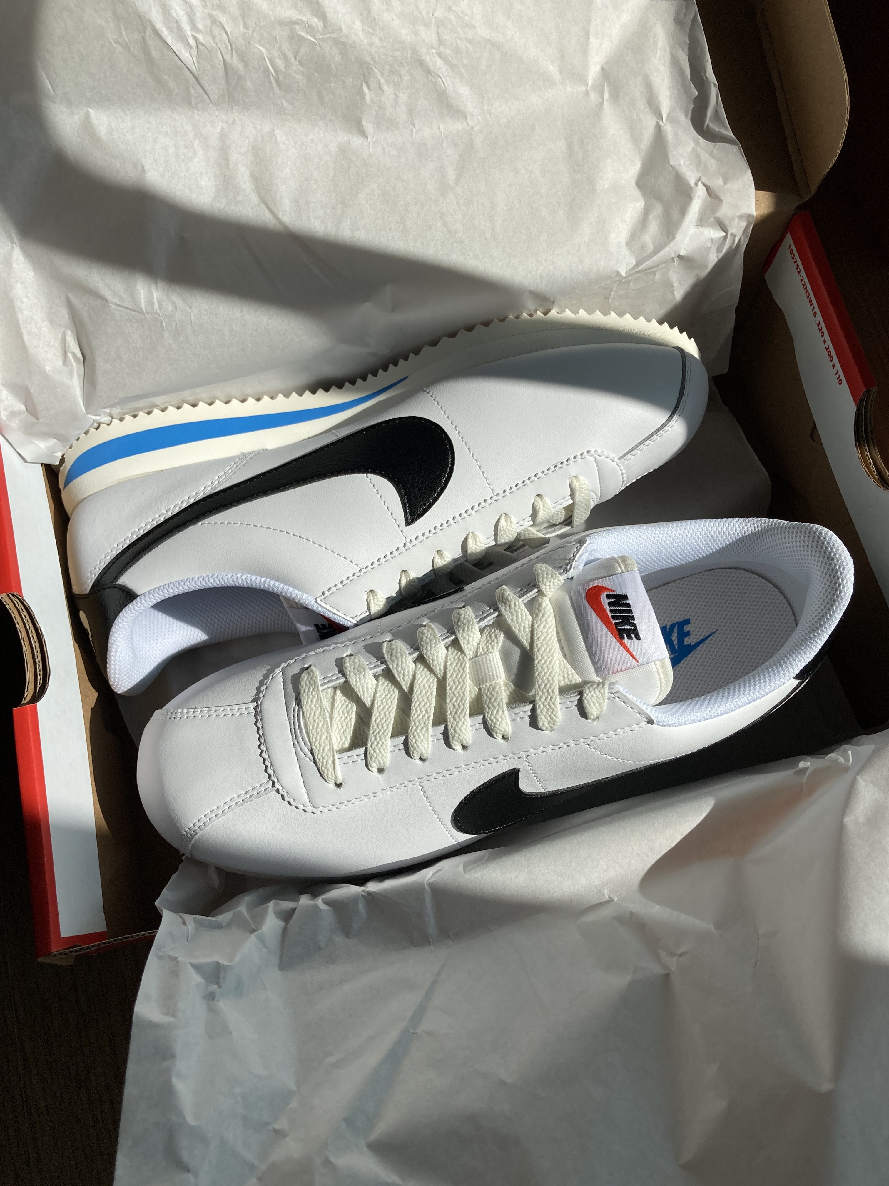 Nike Cortez White and Black 착용 스타일 - 2