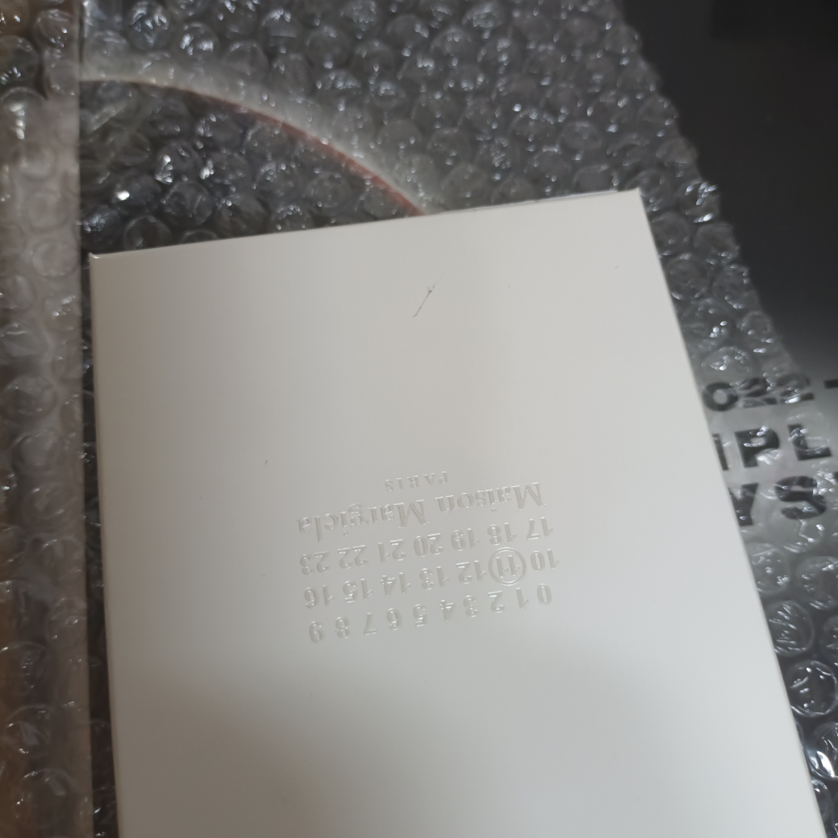 Maison Margiela Four Stitch Card Holder Black 착용 스타일 - 3