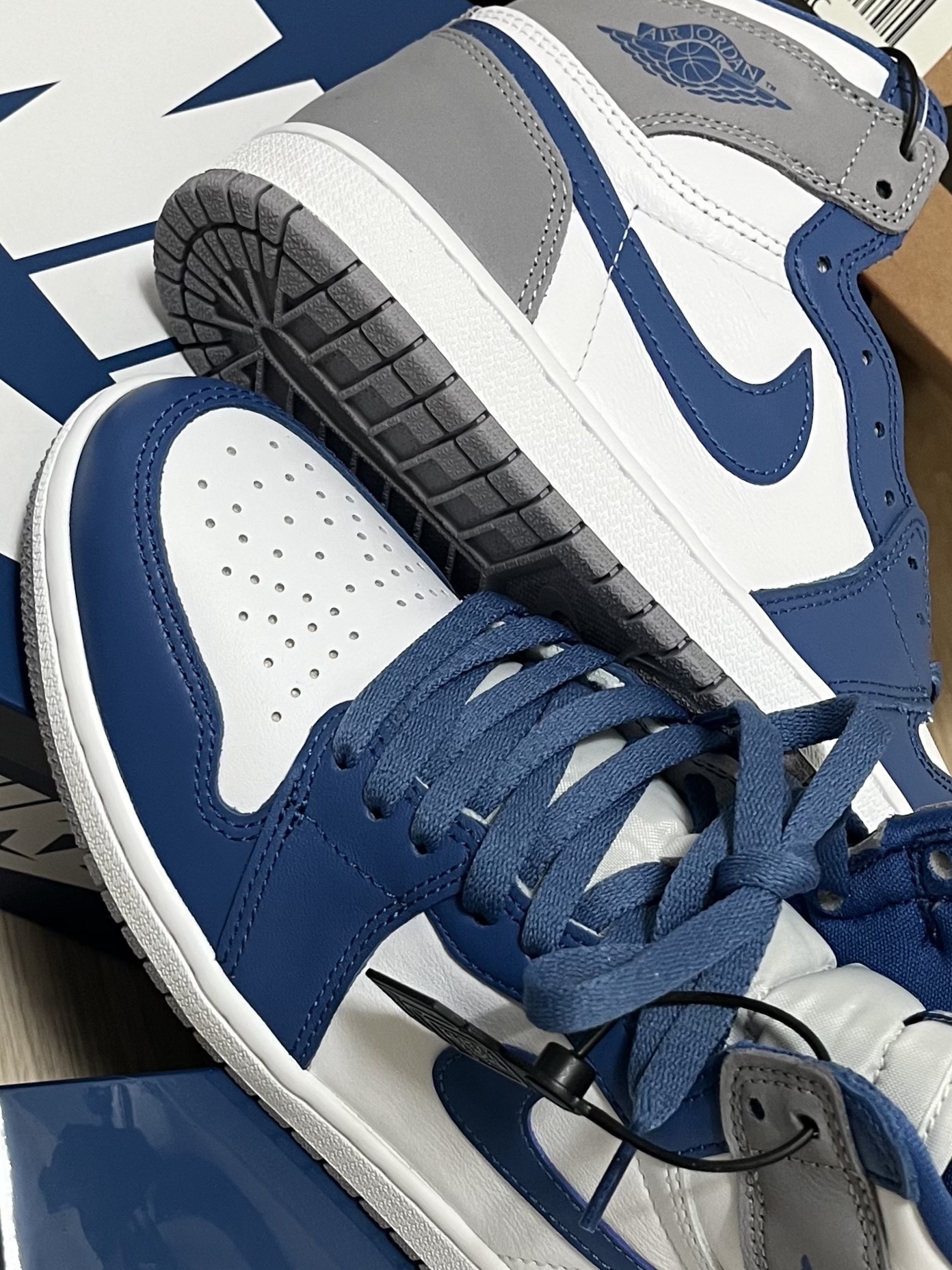 Jordan 1 Retro High OG True Blue 착용 스타일 - 2