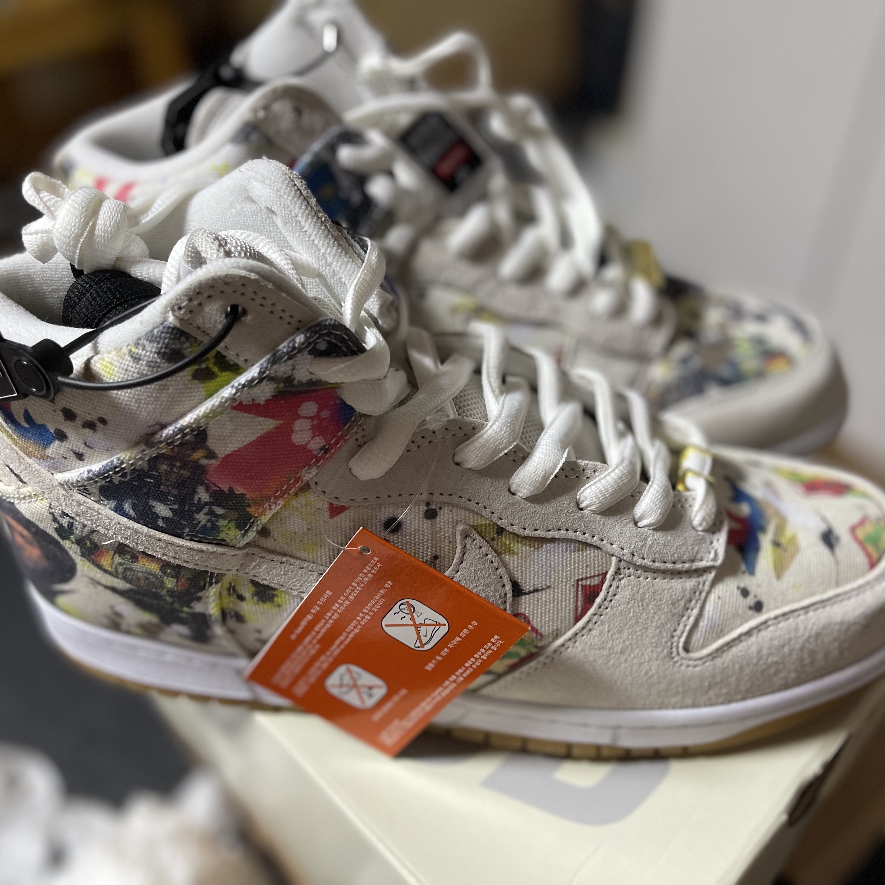 Nike x Supreme SB Dunk High QS Rammellzee White 착용 스타일 - 1