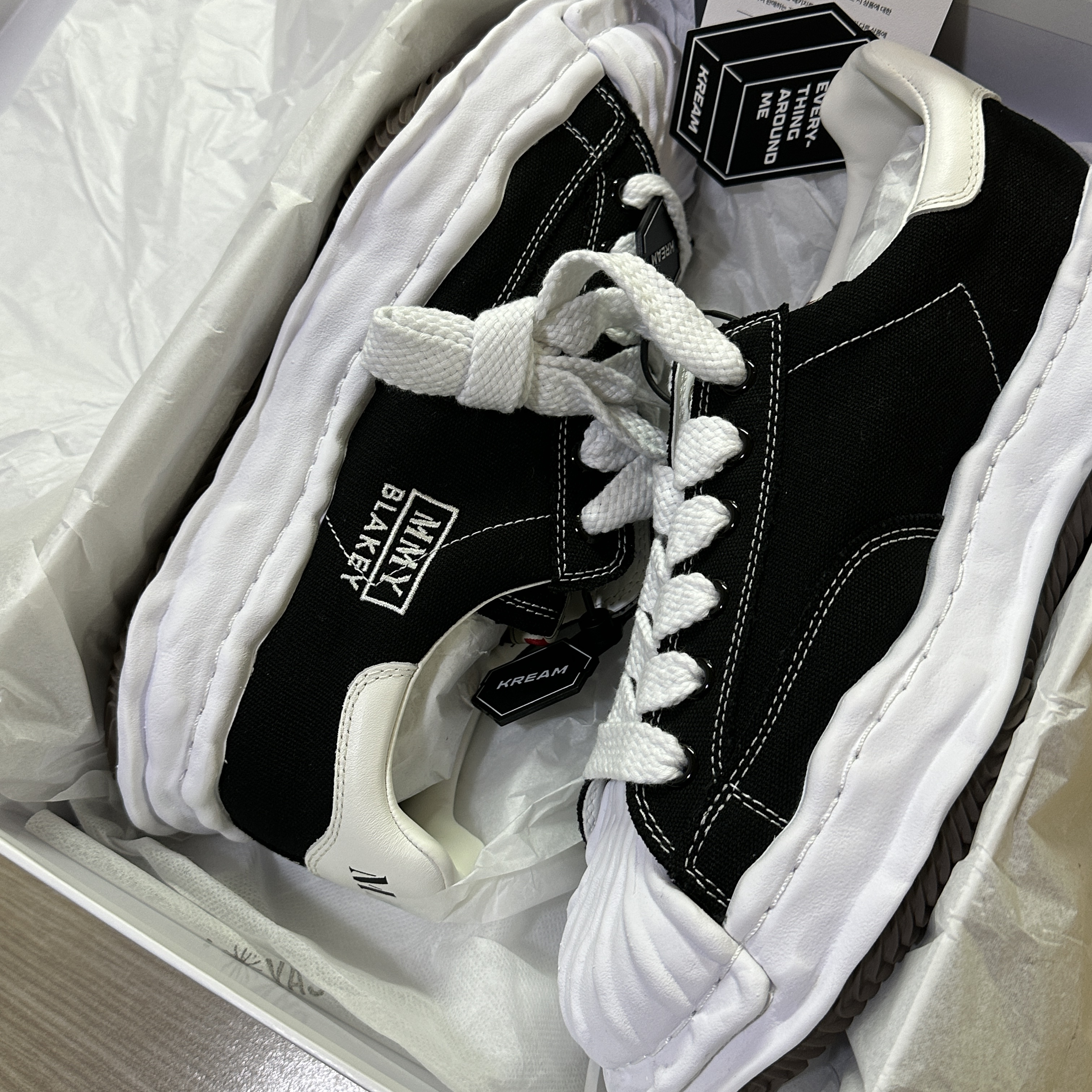 Maison Mihara Yasuhiro Blakey OG Sole Canvas Low-top Sneakers Black White 착용 스타일