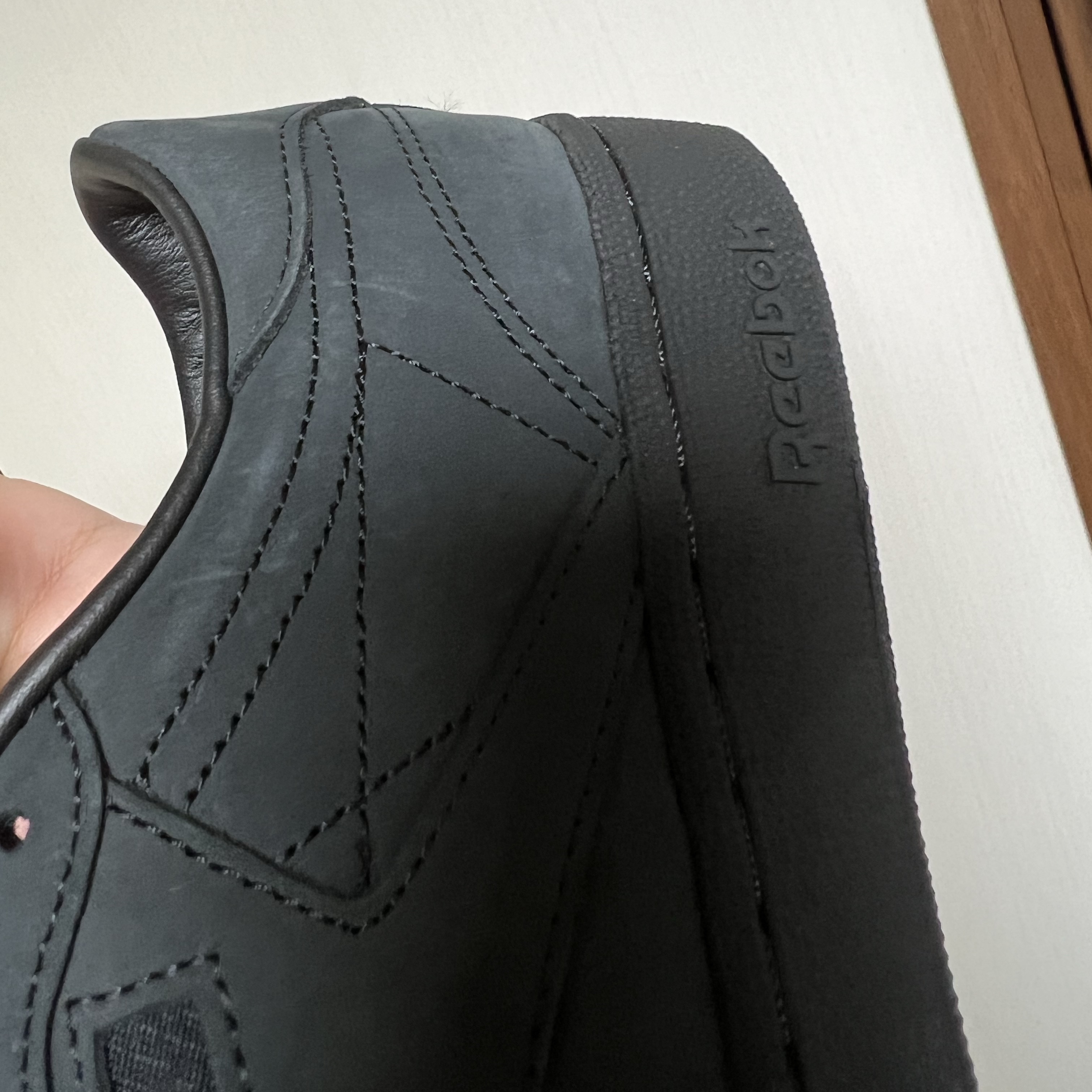 Reebok x JJJJound Club C 85 Triple Black 착용 스타일 - 4