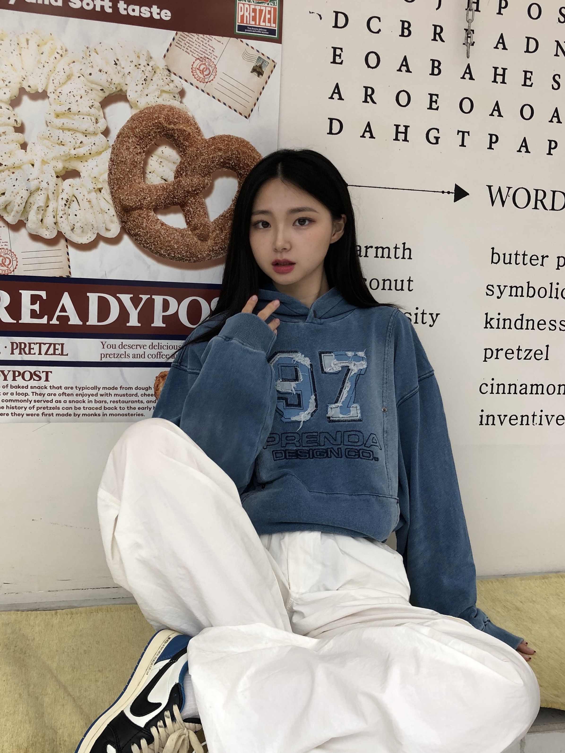 Jordan 1 x Travis Scott x Fragment Retro Low OG SP Military Blue, Jansport Half Pint Mini Backpack Black 착용 스타일 - 4