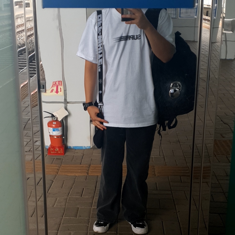 Supreme Motion Logo T-Shirt White - 23SS, Off-White x Amore Pacific Protection Box (Without Cosmetics) 착용 스타일