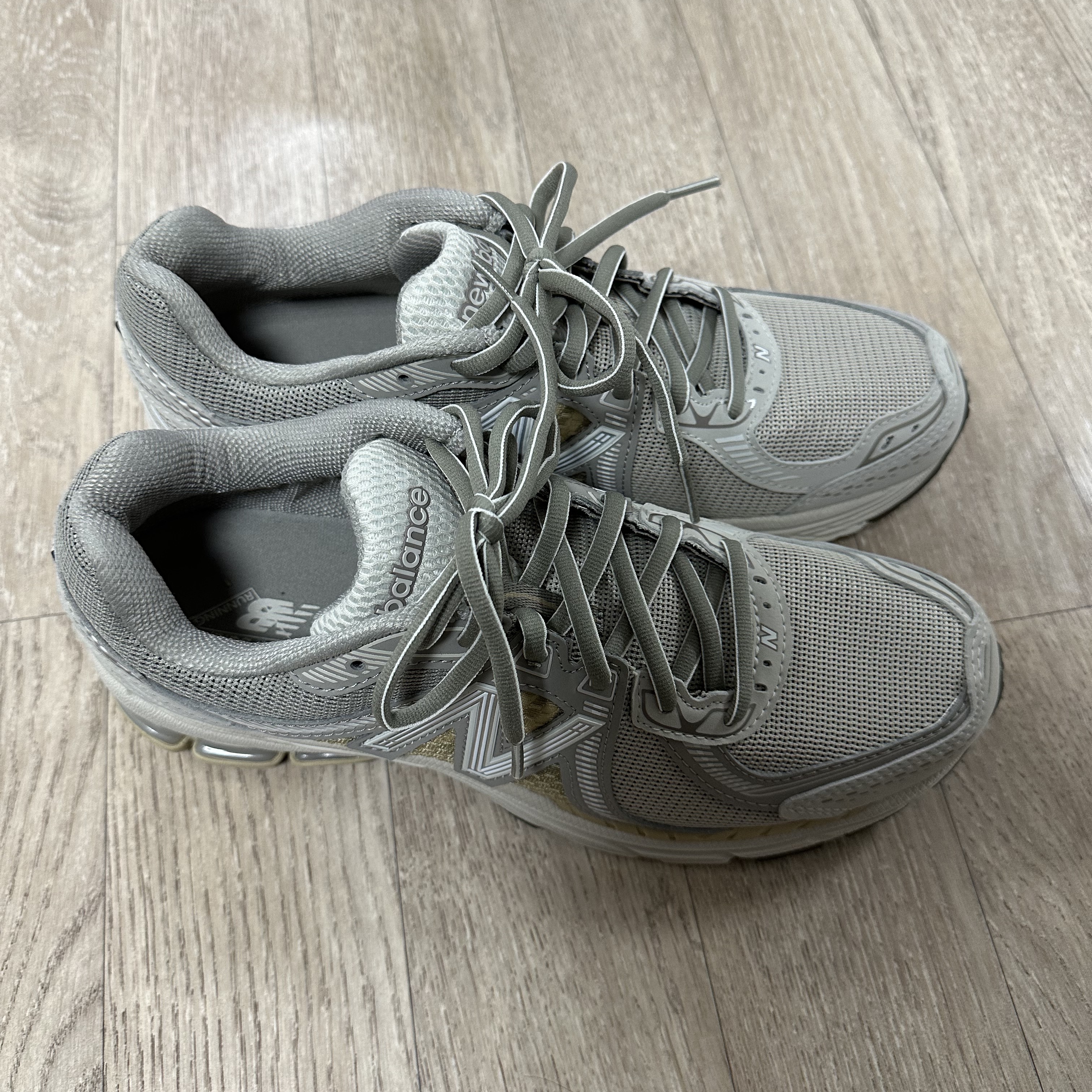 New Balance 860v2 Mars 착용 스타일 - 4