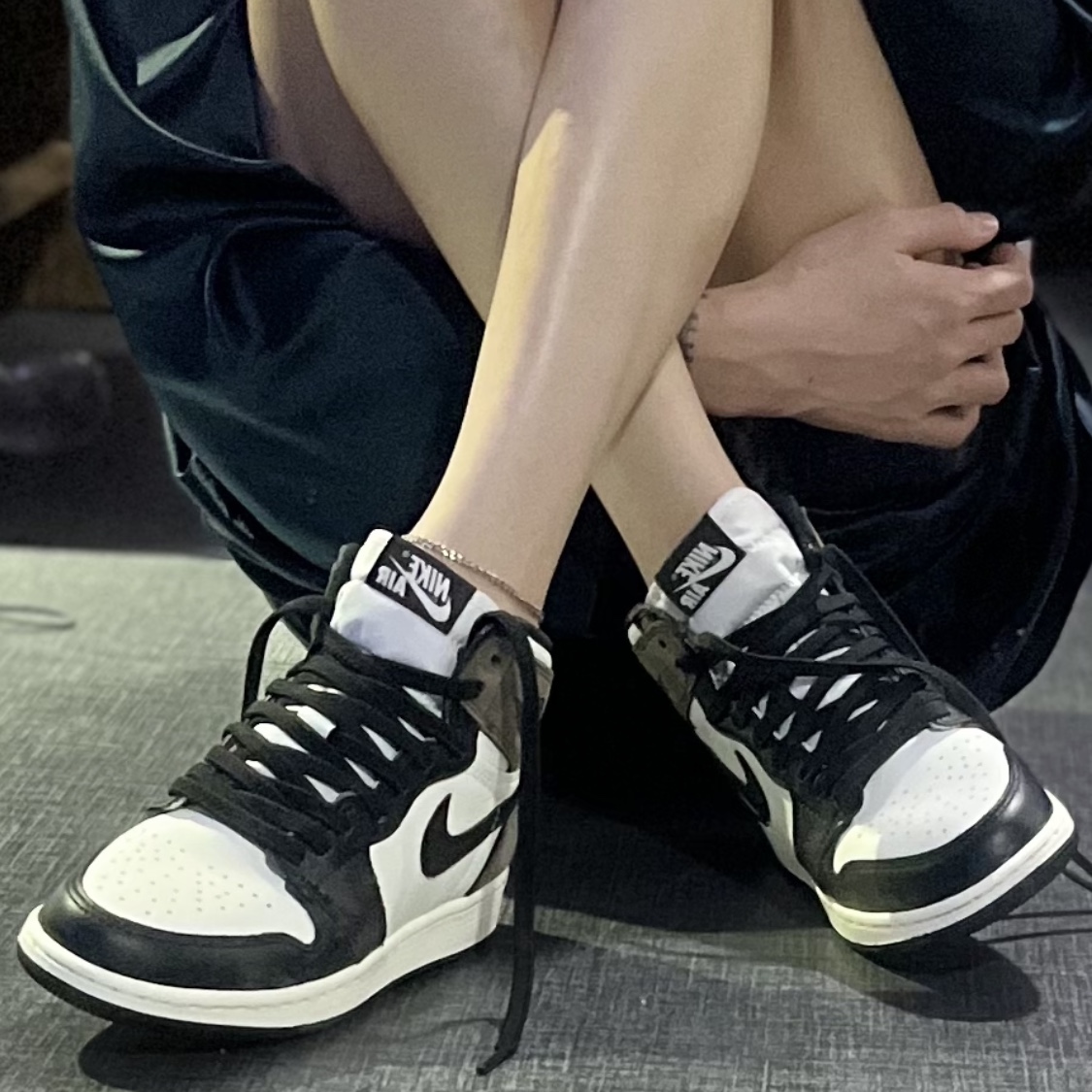 (GS) Jordan 1 Retro High OG Black Mocha 착용 스타일