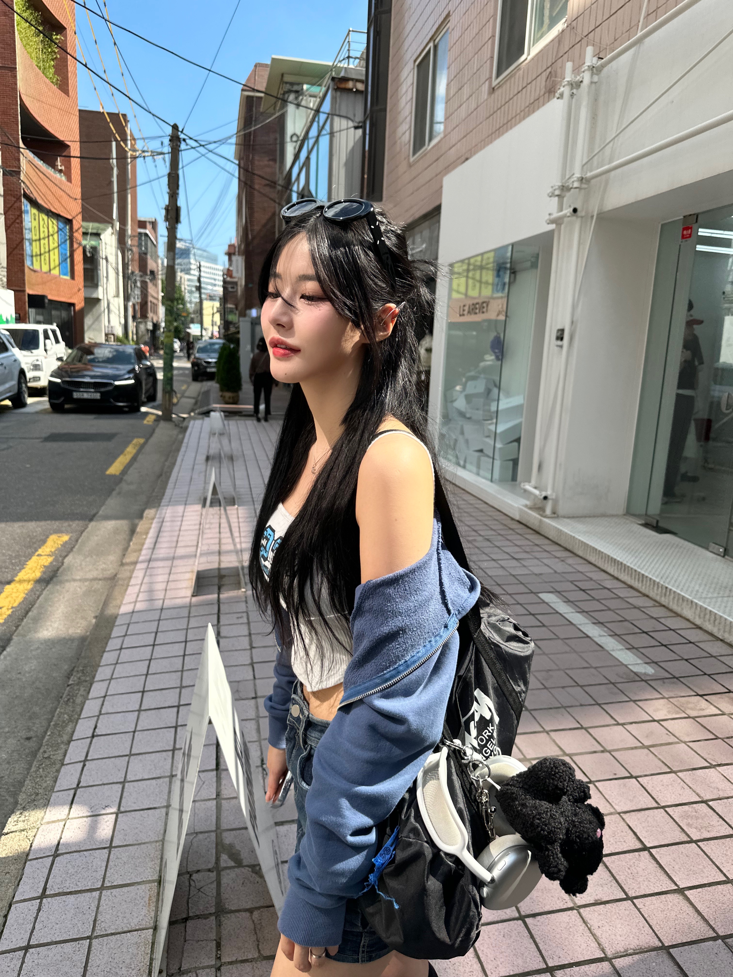 Gentle Monster x Maison Margiela MM005 Black Black, Apple AirPods Max Lightning Silver (Korean Ver.) 착용 스타일 - 3