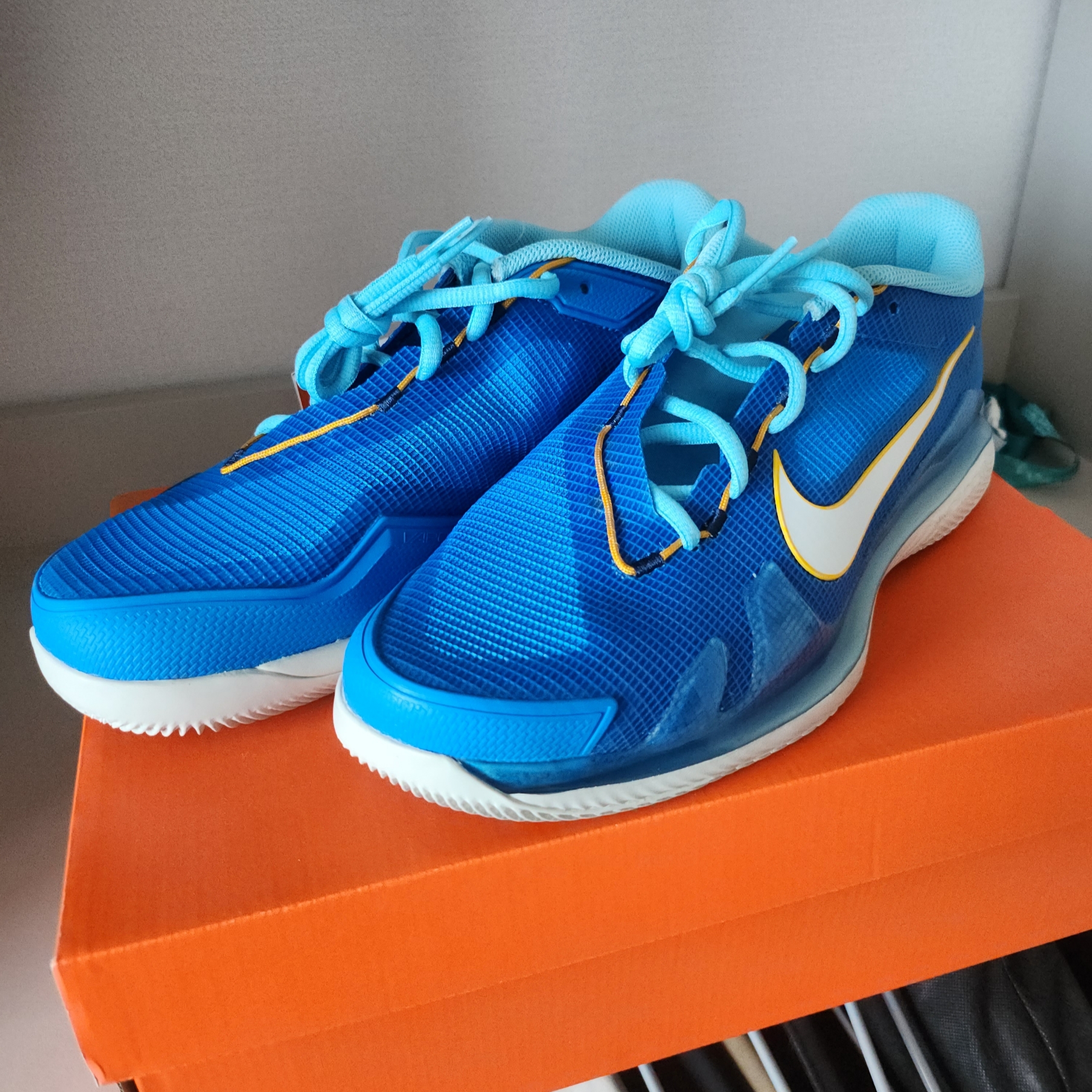 Nike Court Air Zoom Vapor Pro White, Nike Court Air Zoom Vapor Pro HC Photo Blue 착용 스타일 - 2