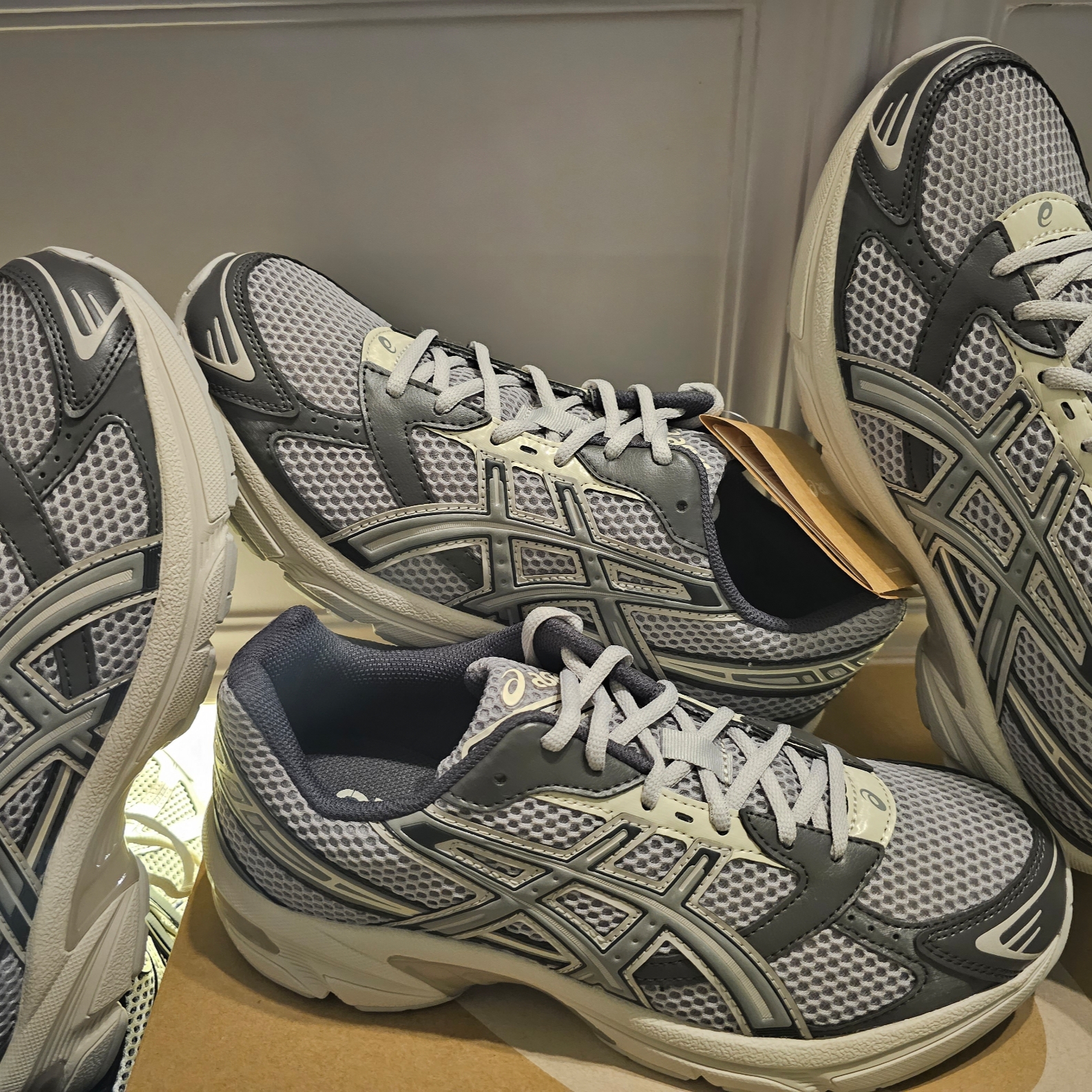 Asics Gel-1130 Oyster Grey Clay Grey 착용 스타일