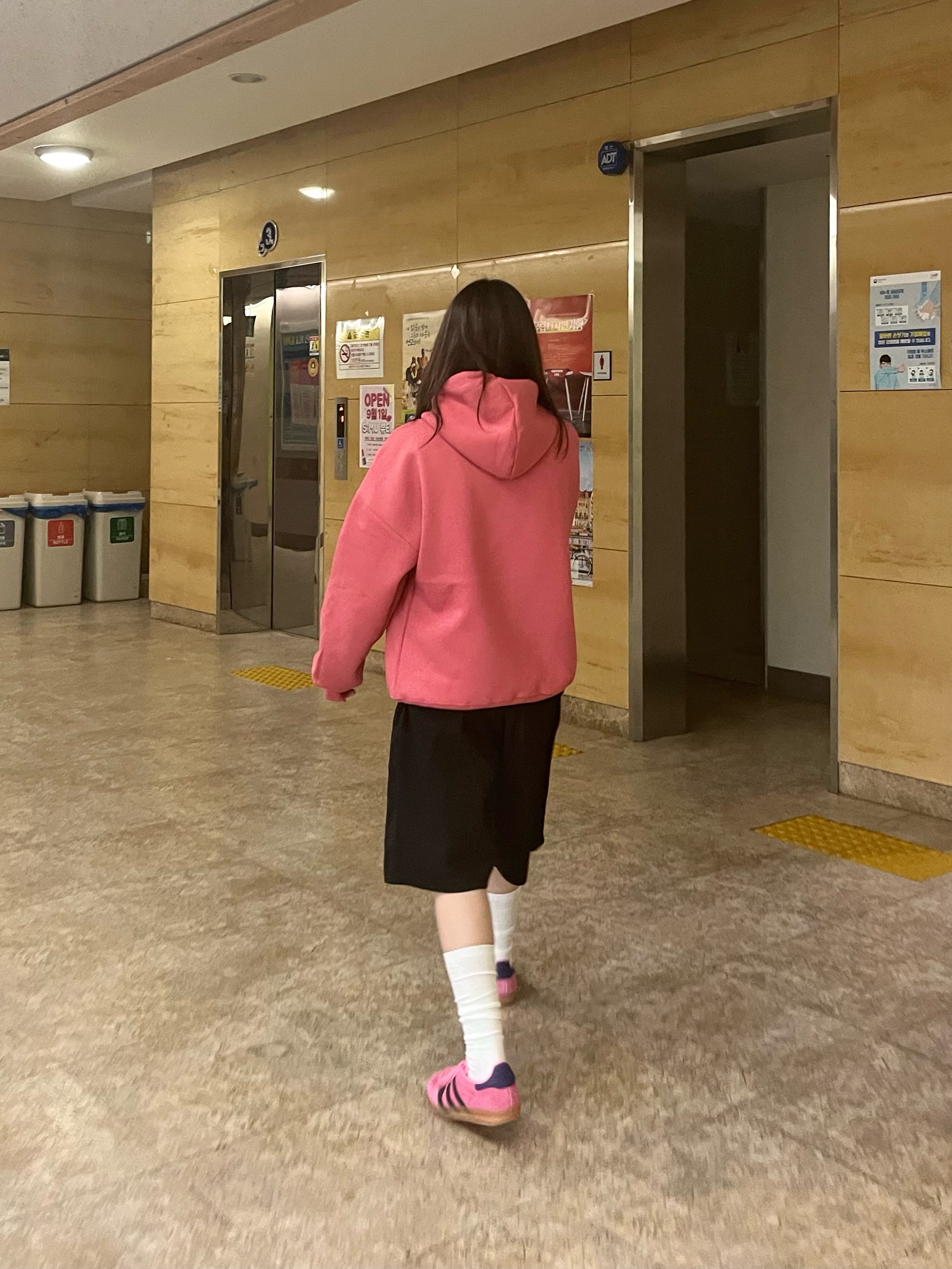 (W) Adidas Gazelle Indoor Bliss Pink 착용 스타일 - 1