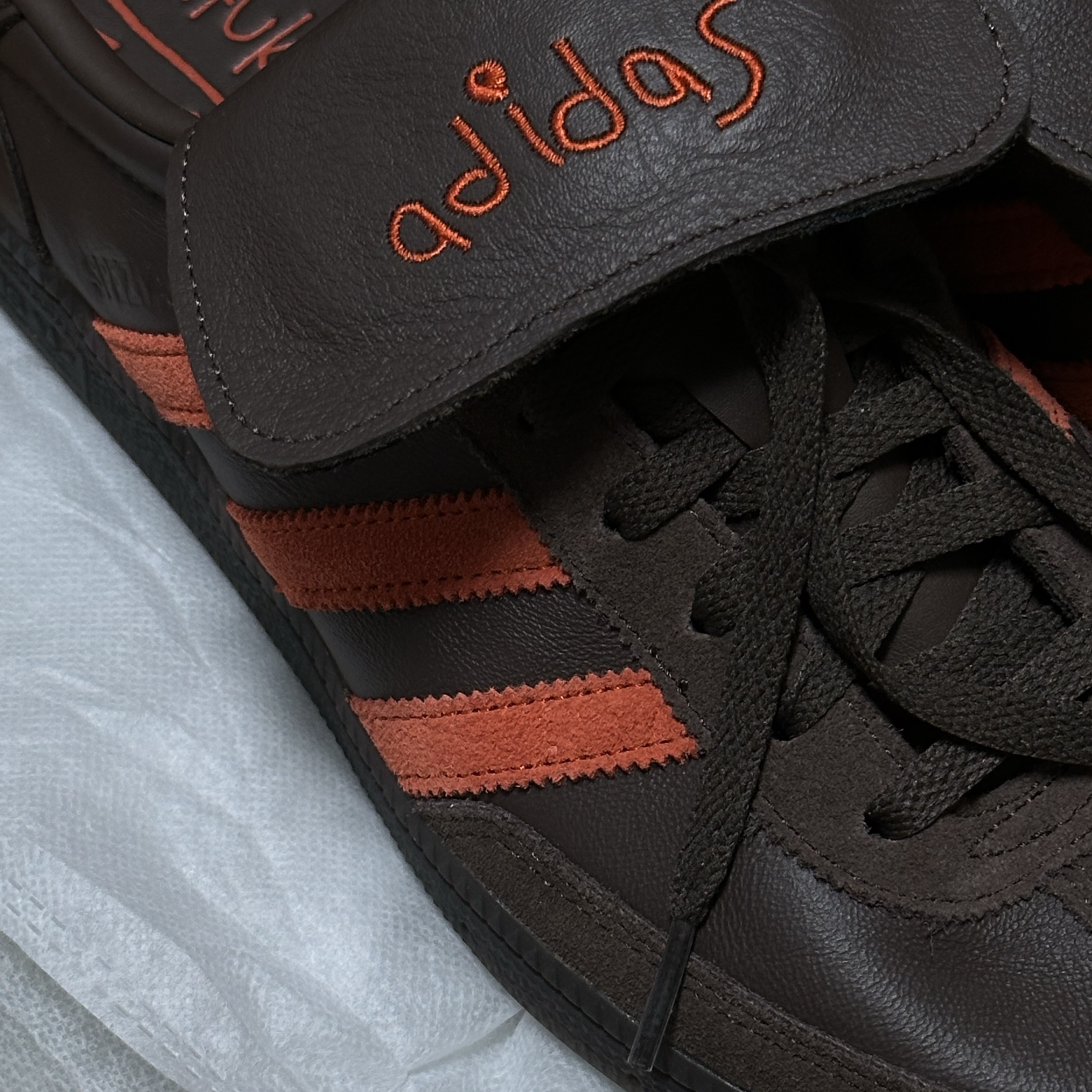Adidas Spezial Handball Brown Collegiate Orange 착용 스타일