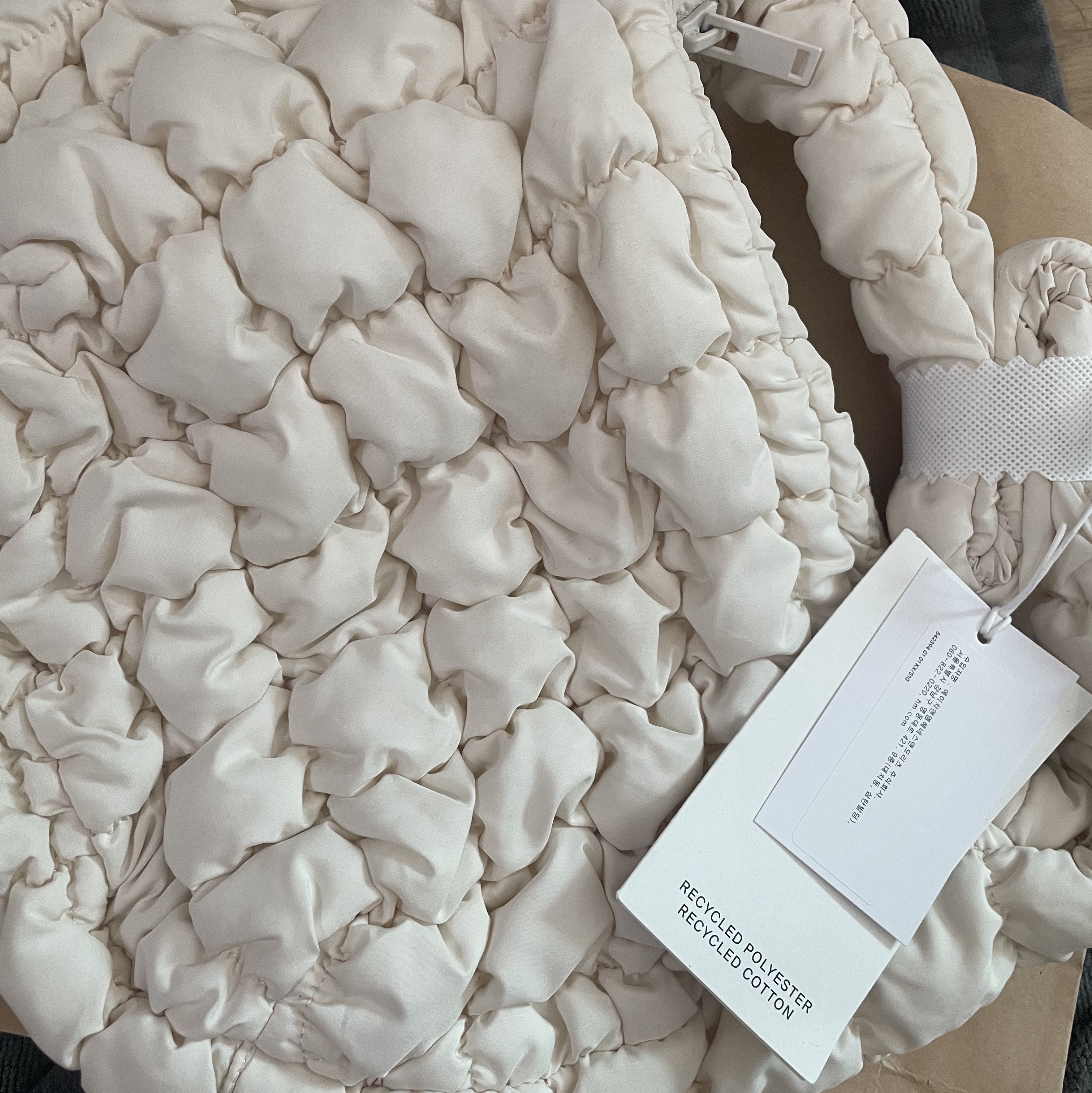 COS Quilted Mini Bag Cream 착용 스타일