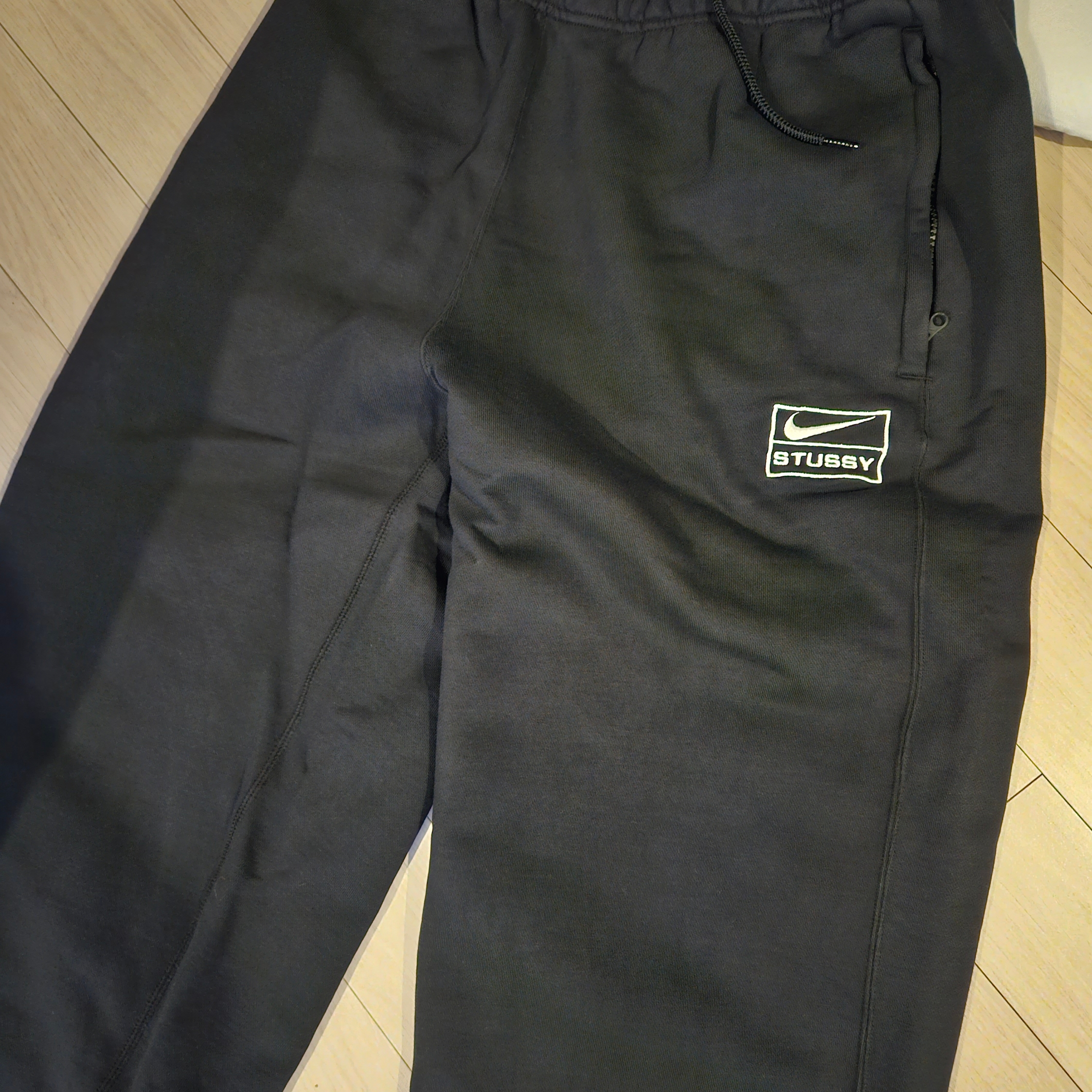 Nike x Stussy NRG Washed Fleece Pants Black (DO5296-010) 착용 스타일