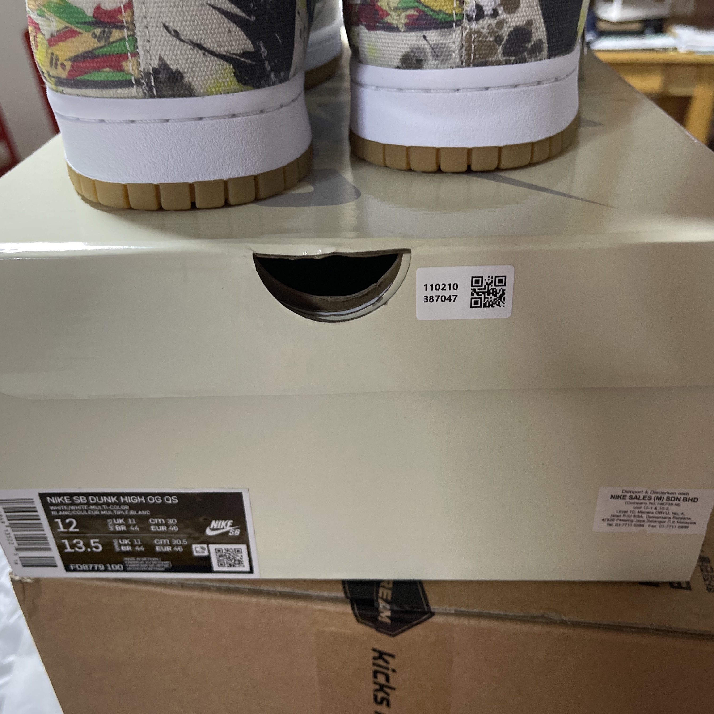 Nike x Supreme SB Dunk High QS Rammellzee White 착용 스타일 - 4