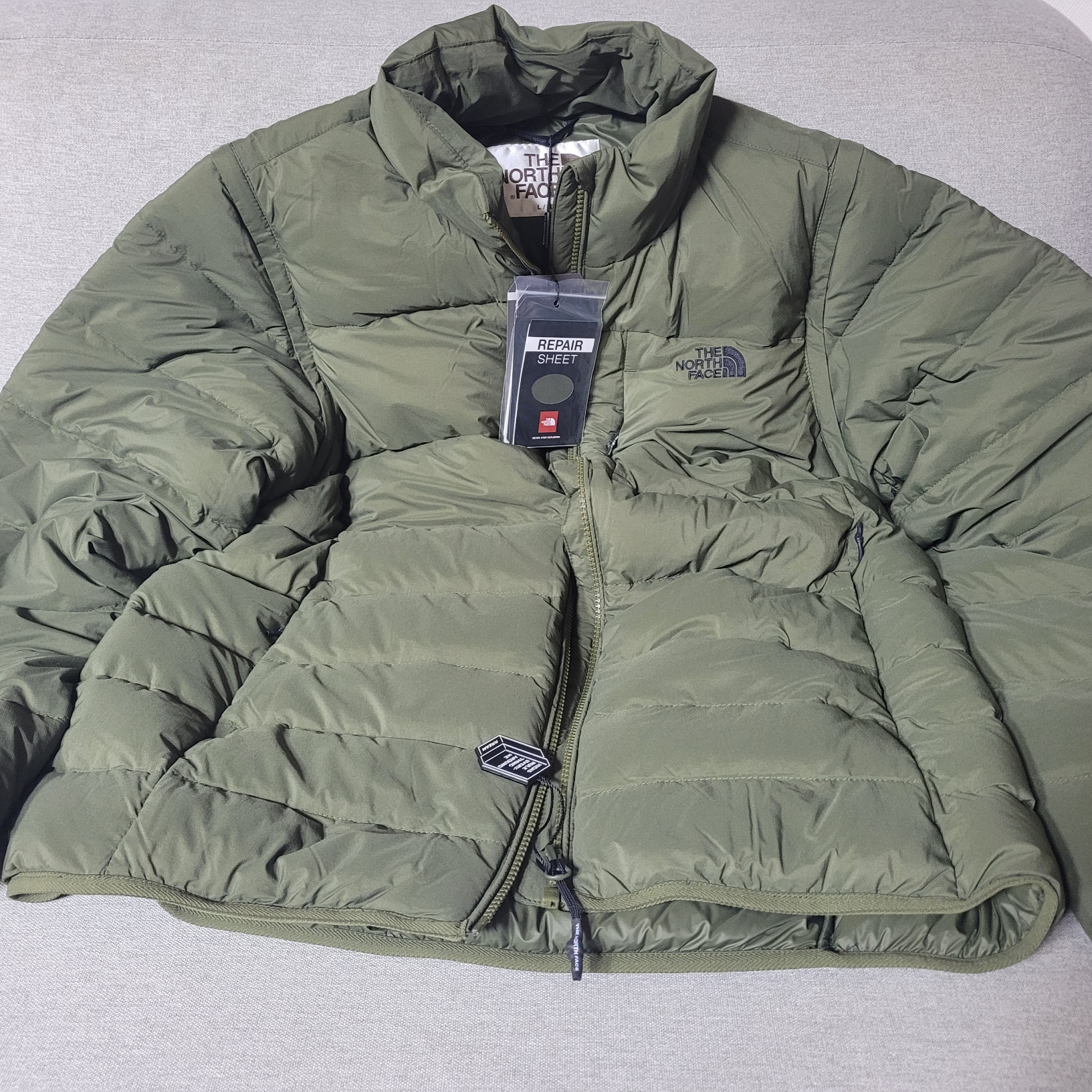 The North Face Belden Down Jacket Light Khaki 착용 스타일 - 1