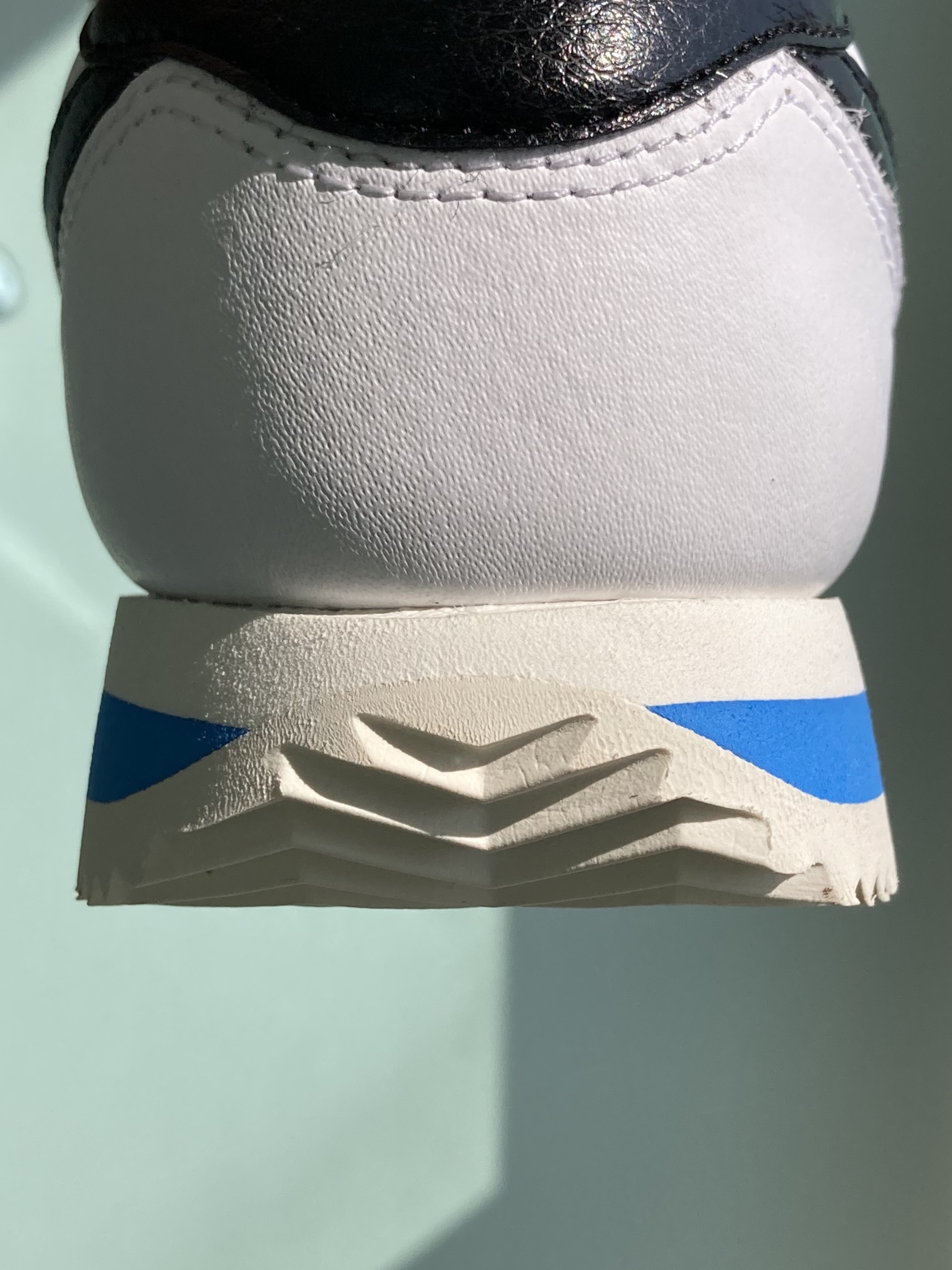 Nike Cortez White and Black 착용 스타일 - 5