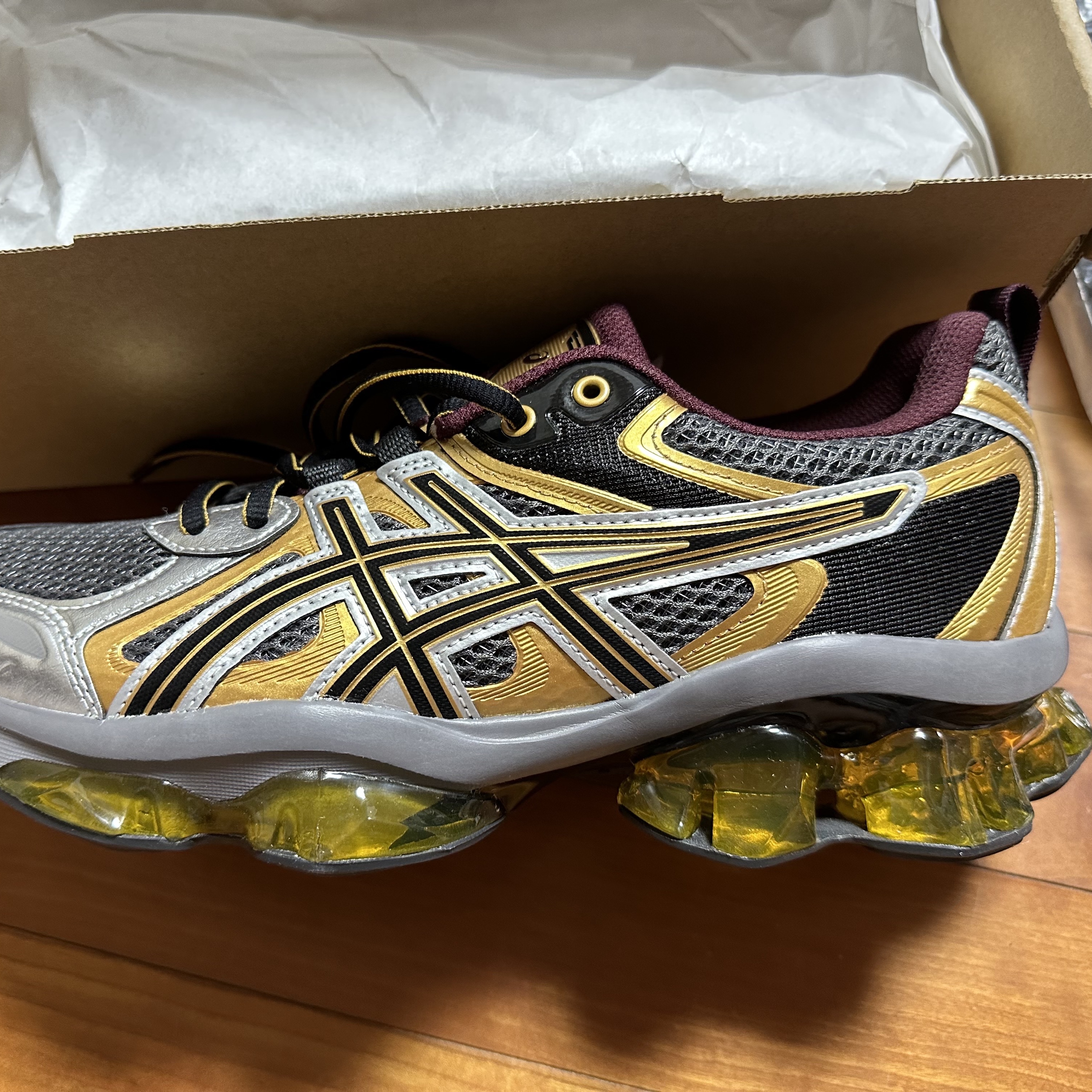 Asics Gel-Quantum Kinetic Carbon Pure Gold 착용 스타일 - 2