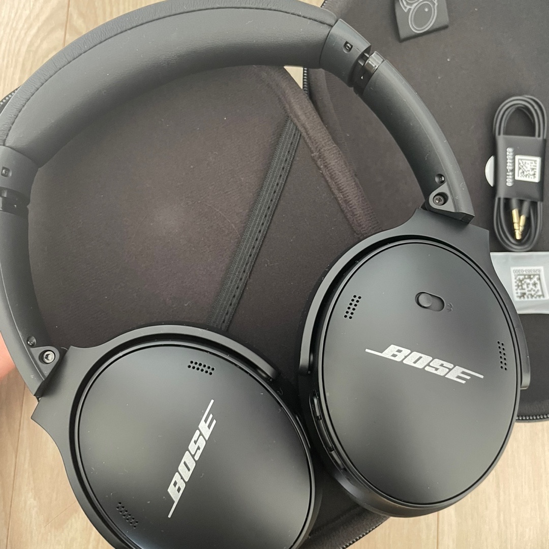 BOSE QC45 Triple Black (Korean Ver.) 착용 스타일 - 1