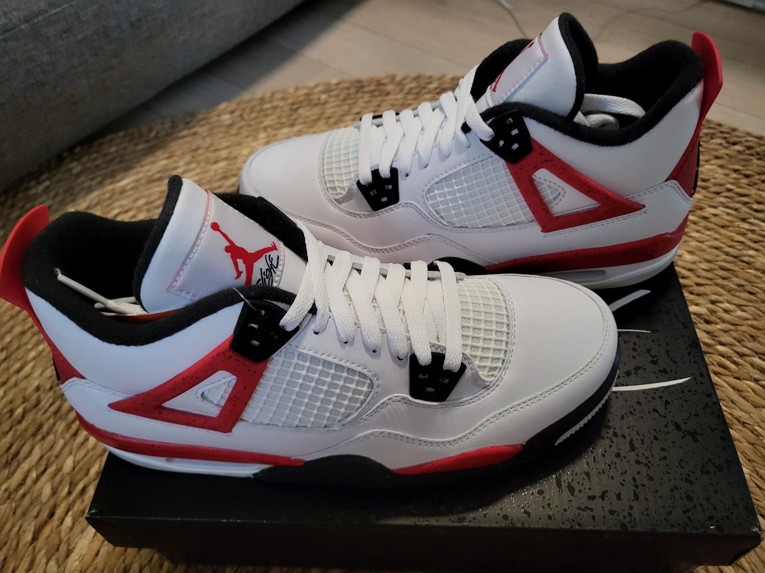 Jordan 4 Retro Red Cement 착용 스타일 - 3