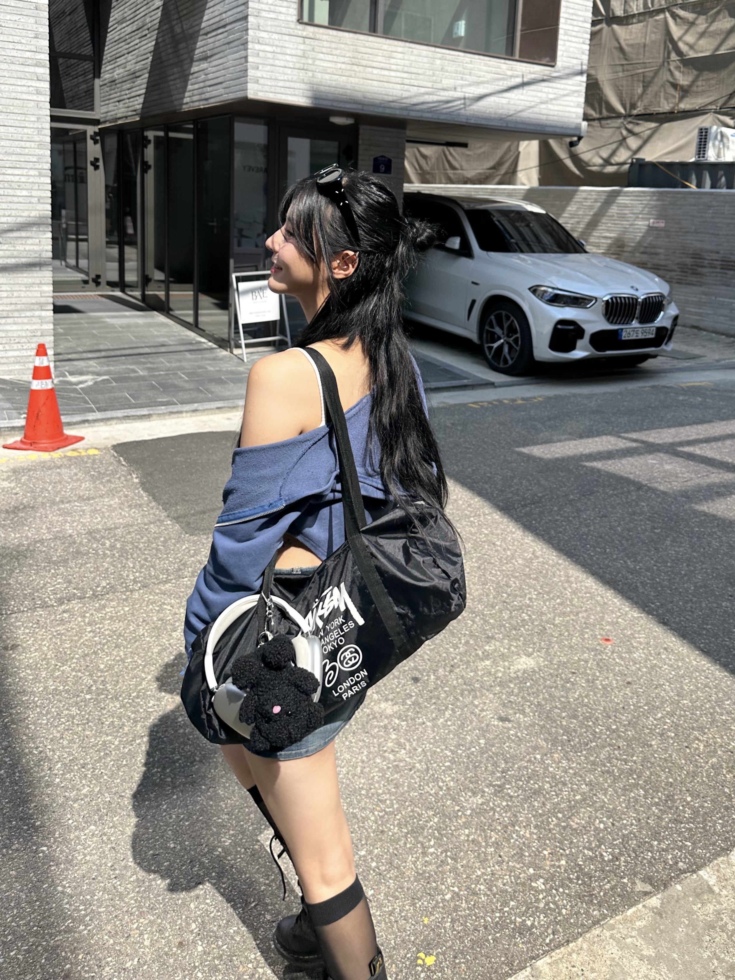 Gentle Monster x Maison Margiela MM005 Black Black, Apple AirPods Max Lightning Silver (Korean Ver.) 착용 스타일 - 4