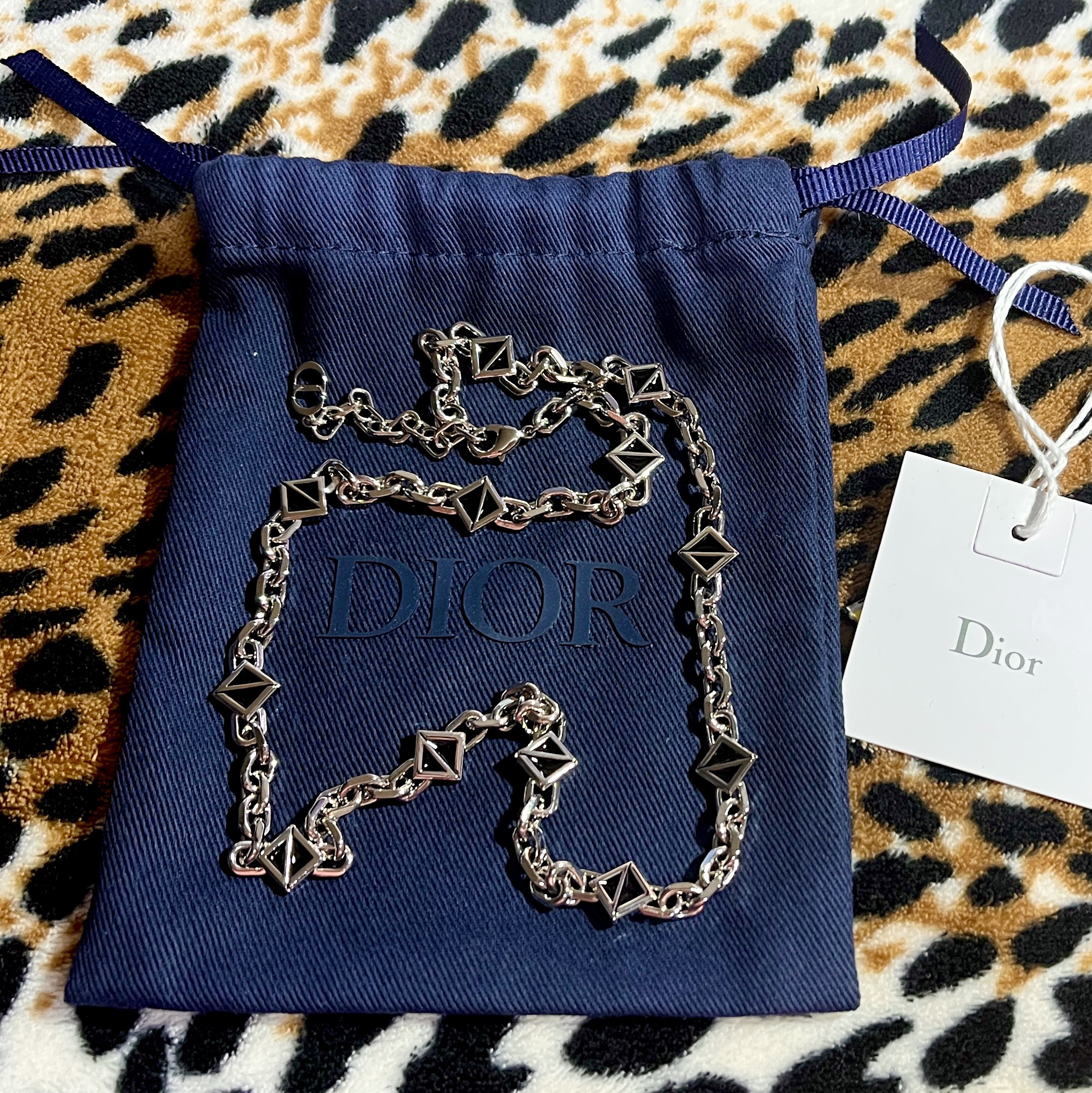 Dior CD Diamond Thin Chain Link Necklace Silver Finish Brass Black Resin 착용 스타일 - 2