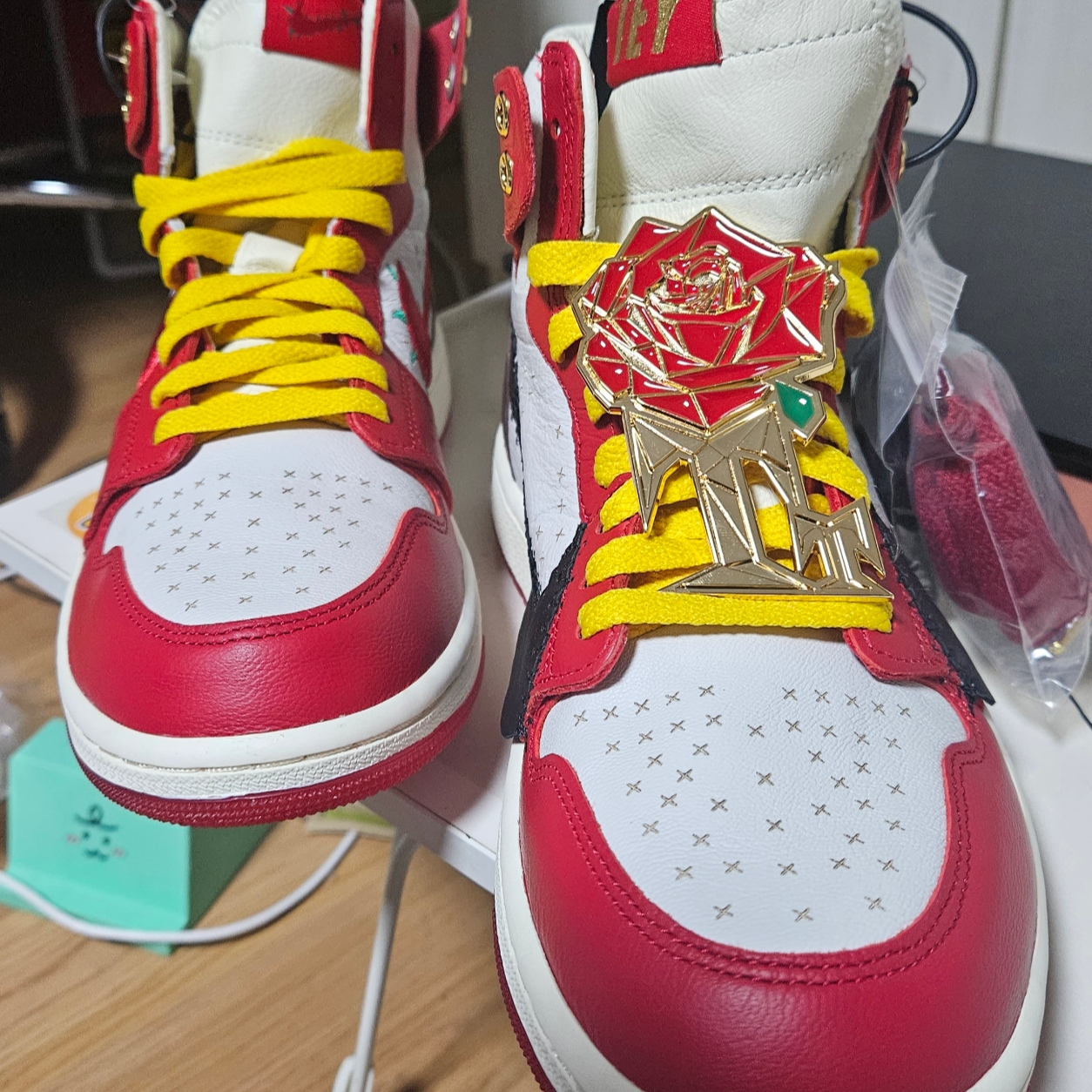 (W) Jordan 1 x Teyana Taylor Zoom CMFT 2 Gym Red 착용 스타일 - 2