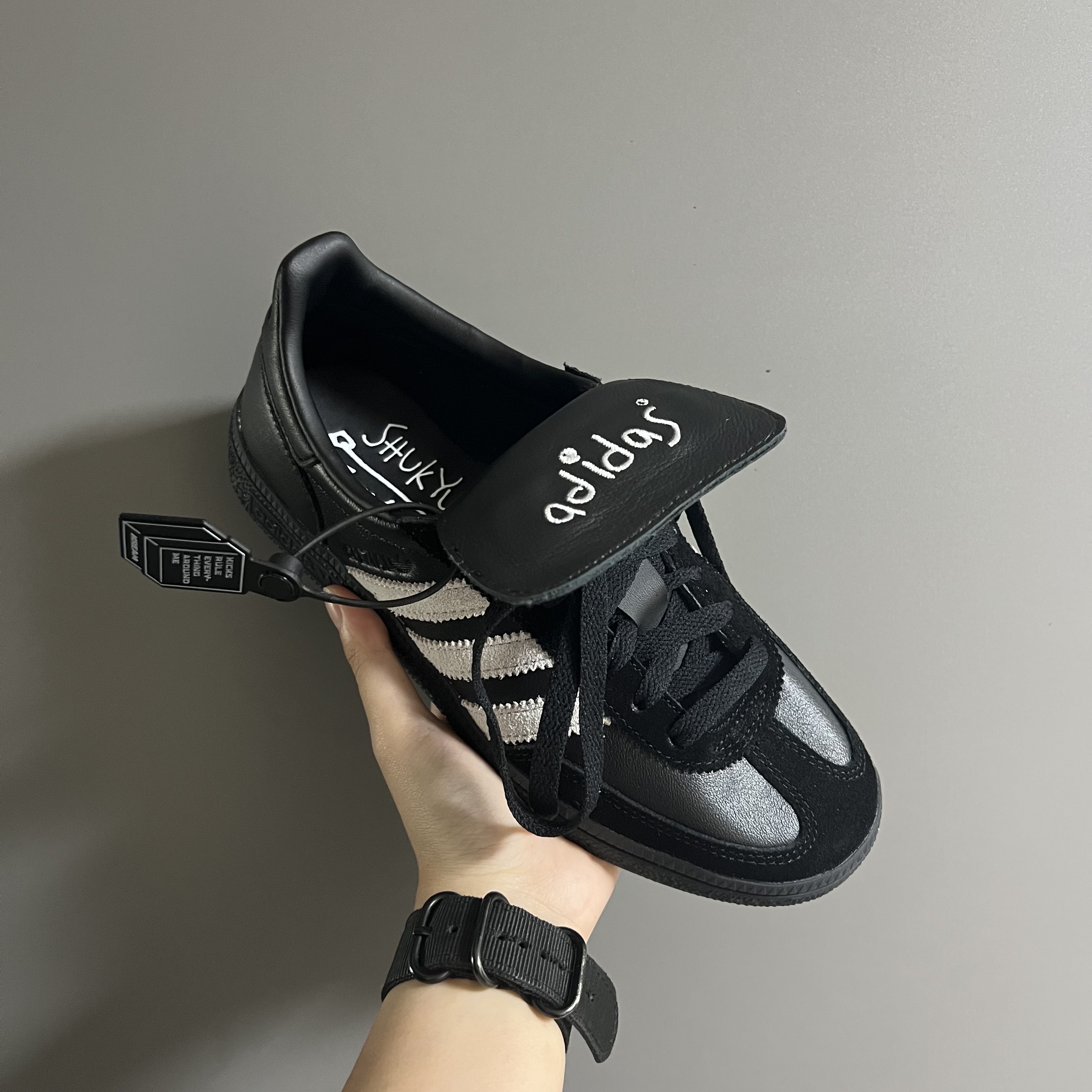 Adidas Spezial Handball Core Black Cloud White 착용 스타일