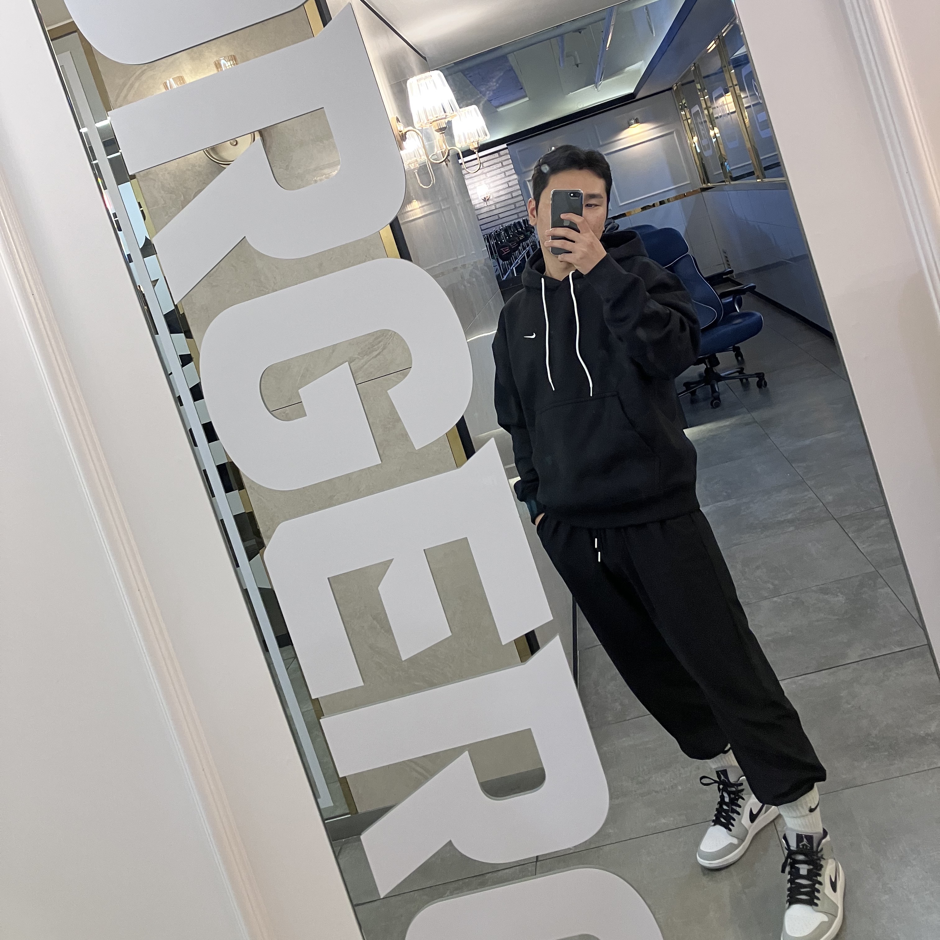 Nike NRG Solo Swoosh Fleece Hoodie Black White - Asia, Jordan 1 Mid Light Smoke Grey 착용 스타일