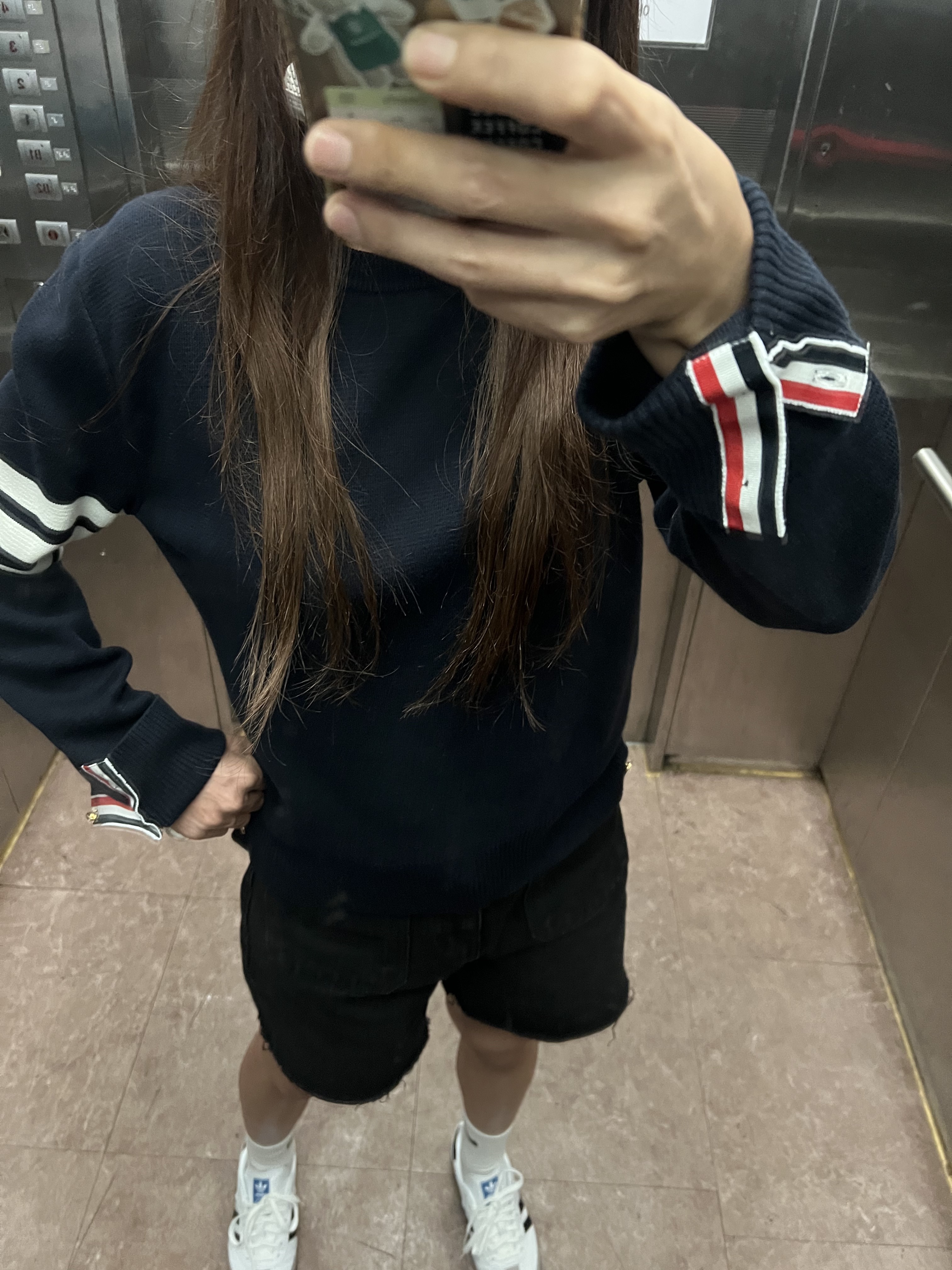 Thom Browne Milano Stitch 4-Bar Crewneck Pullover Knit Navy, Adidas Samba OG Cloud White 착용 스타일