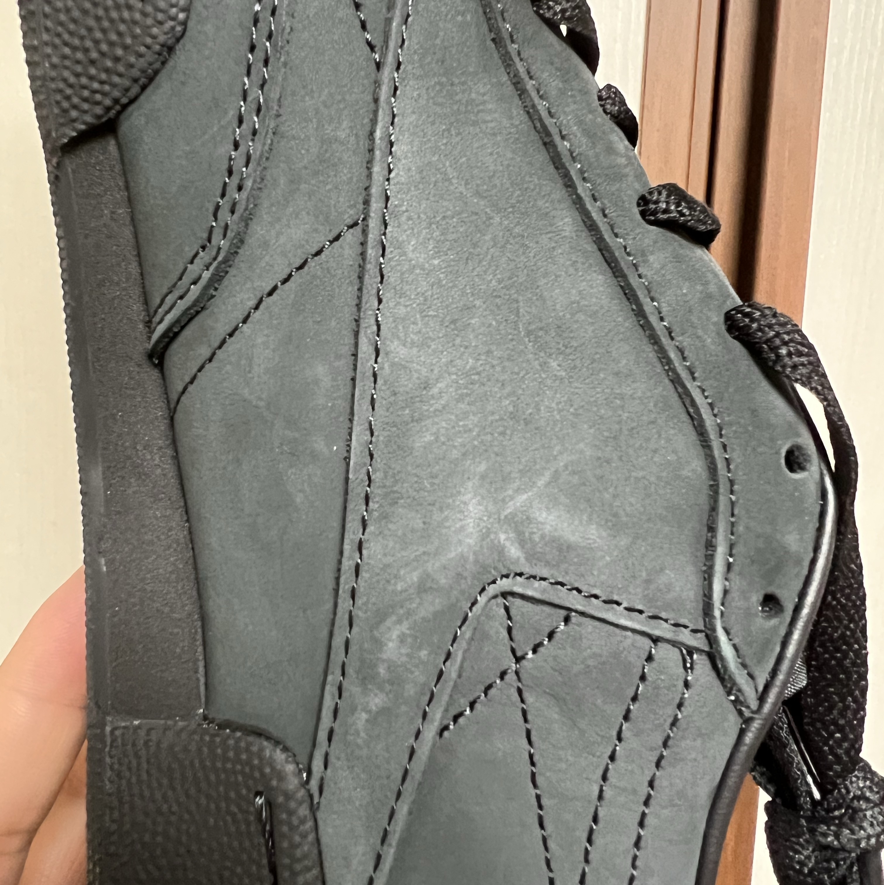 Reebok x JJJJound Club C 85 Triple Black 착용 스타일 - 3