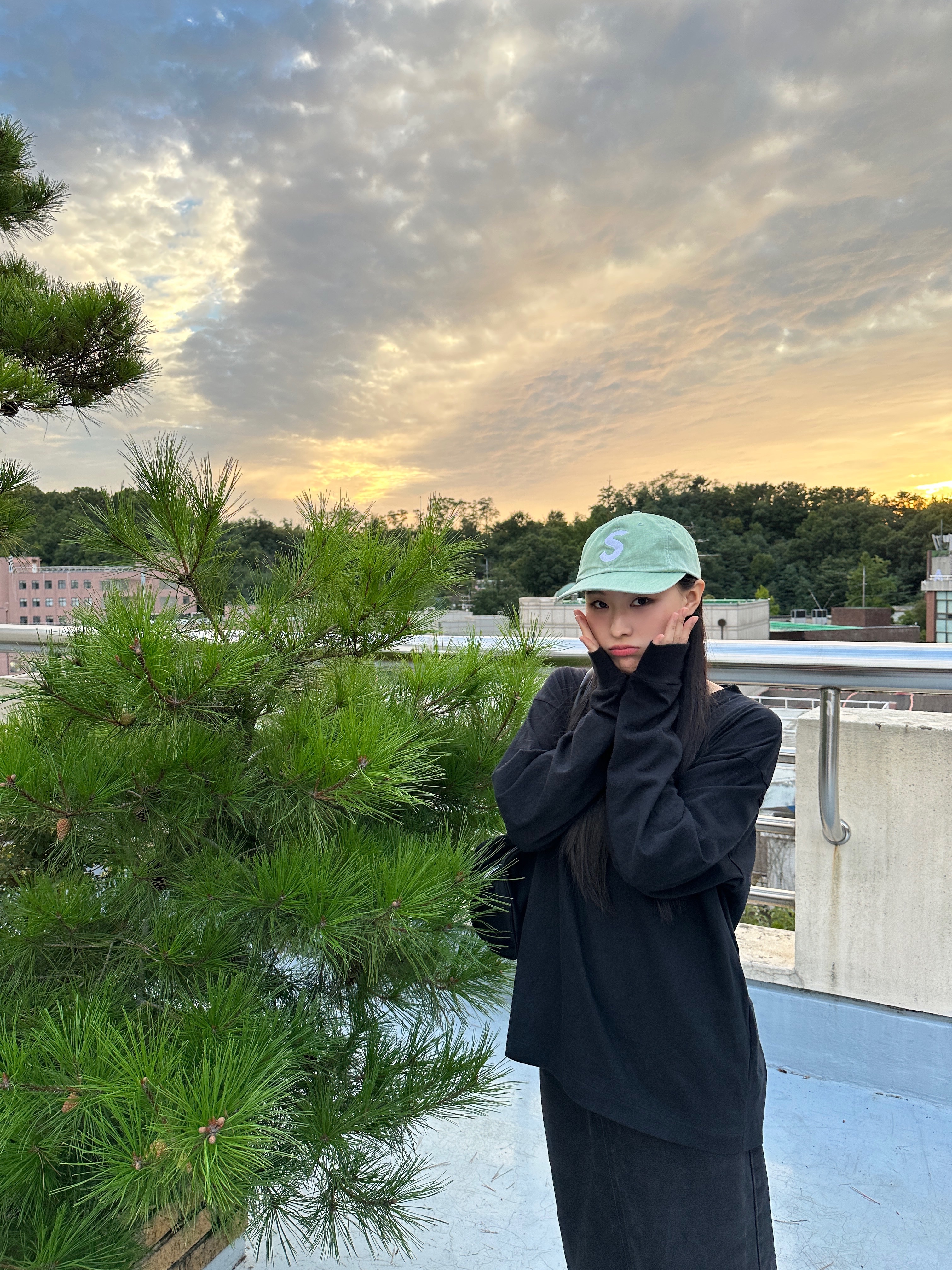Supreme Pigment Print S Logo 6-Panel Light Sage - 22FW, Human Made Graphic L/S T-Shirt #3 Black 착용 스타일 - 1