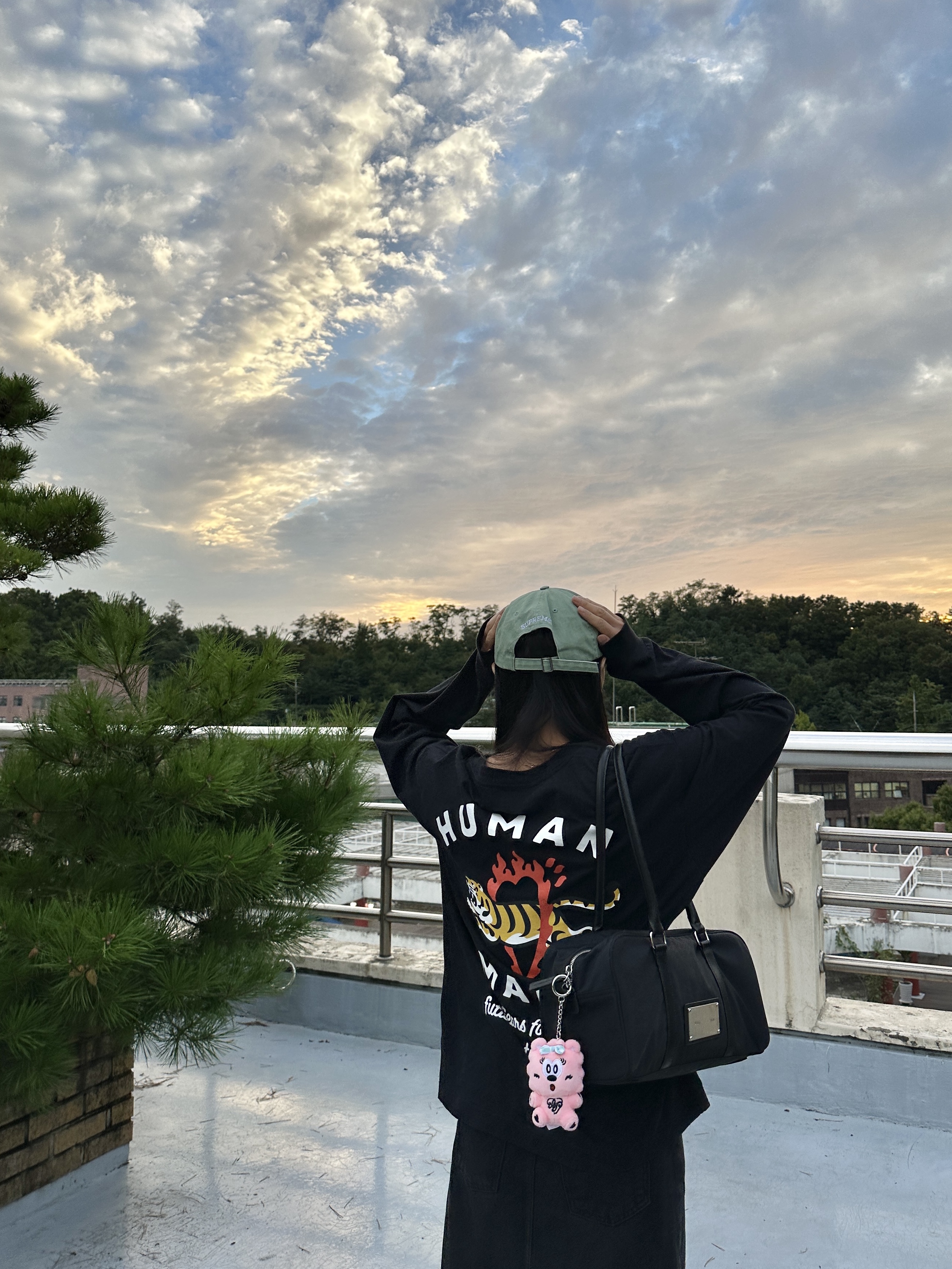 Supreme Pigment Print S Logo 6-Panel Light Sage - 22FW, Human Made Graphic L/S T-Shirt #3 Black 착용 스타일 - 2