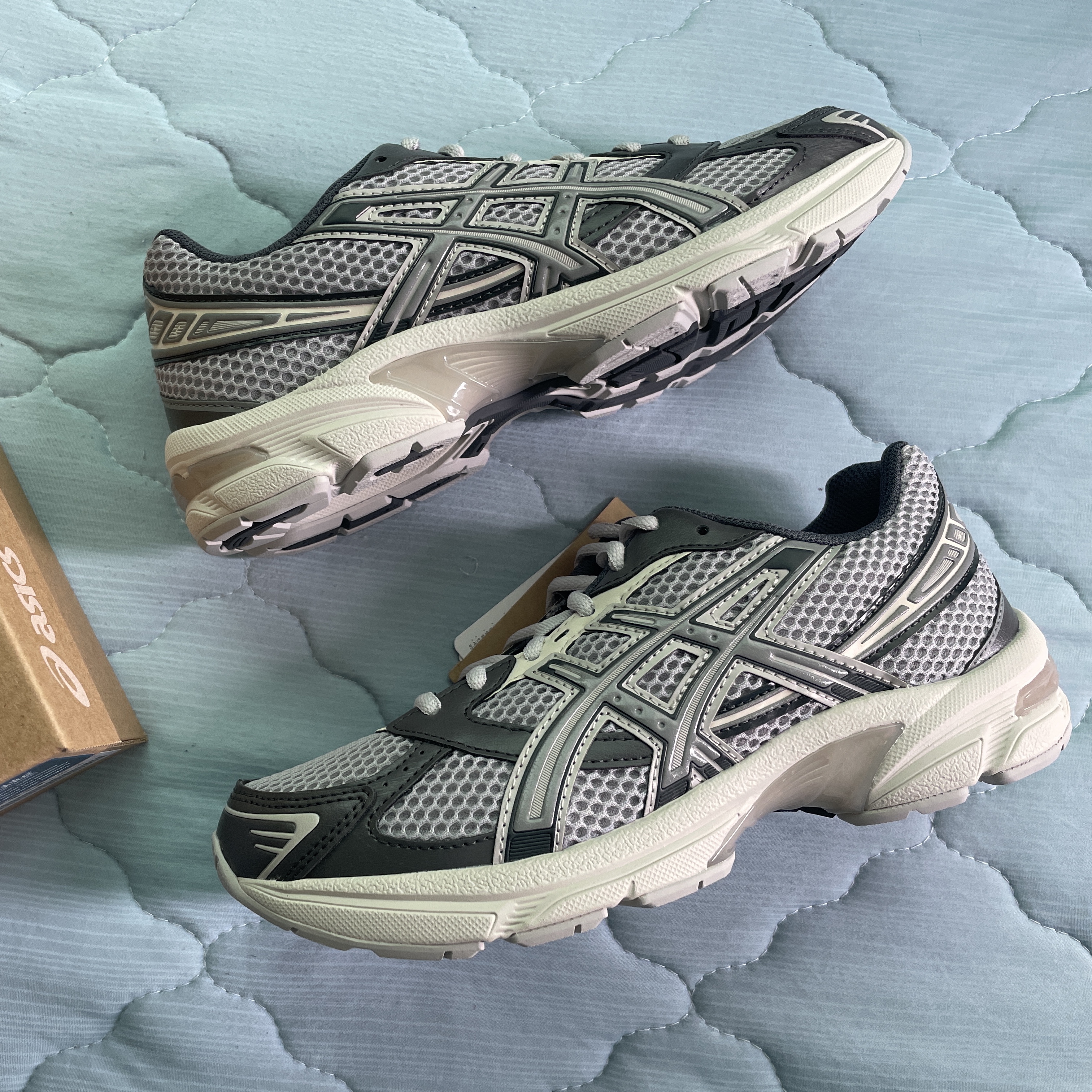 Asics Gel-1130 Oyster Grey Clay Grey 착용 스타일