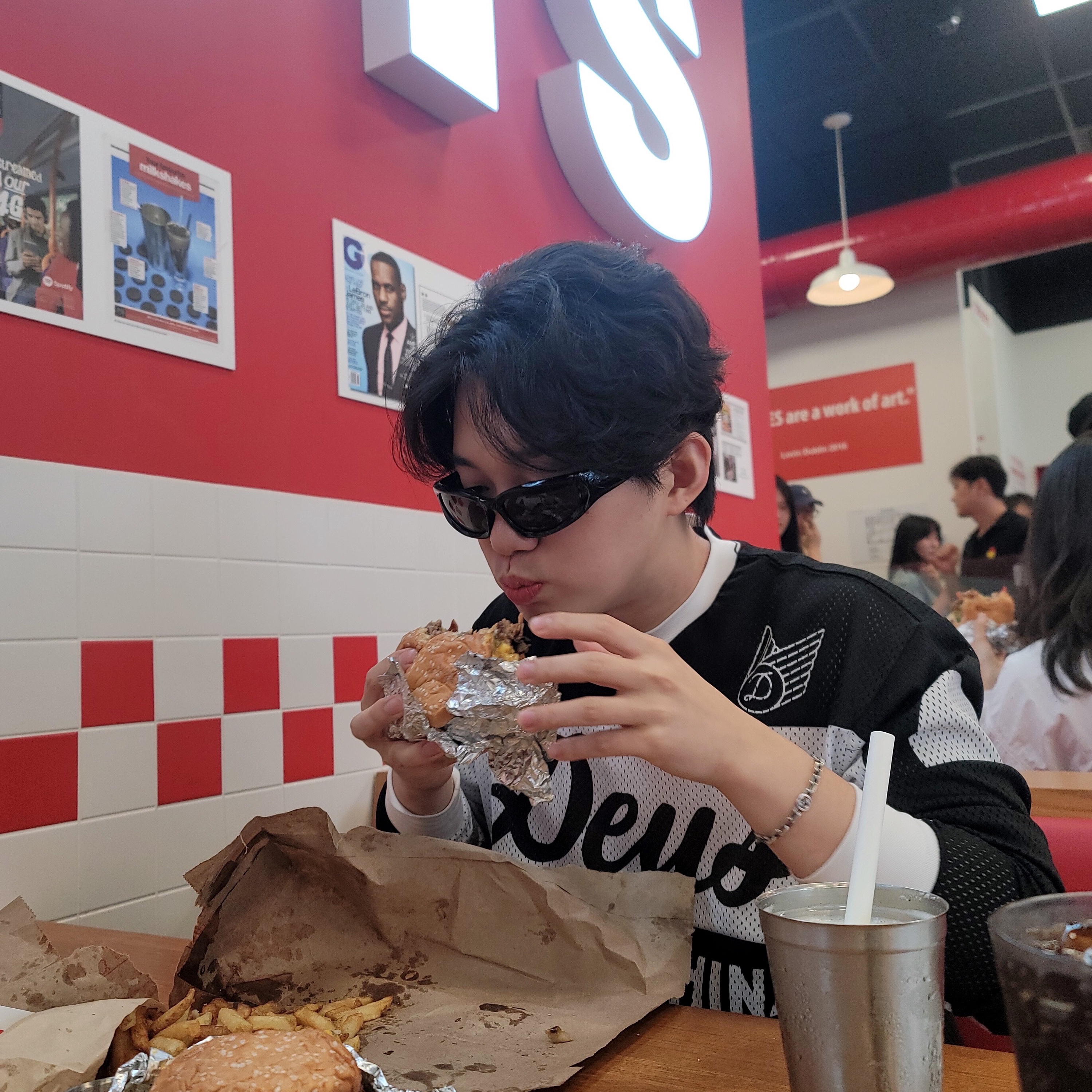 Balenciaga Swift Oval Sunglasses Black, Deus Ex Machina Saber Moto Jersey Black 착용 스타일 - 2