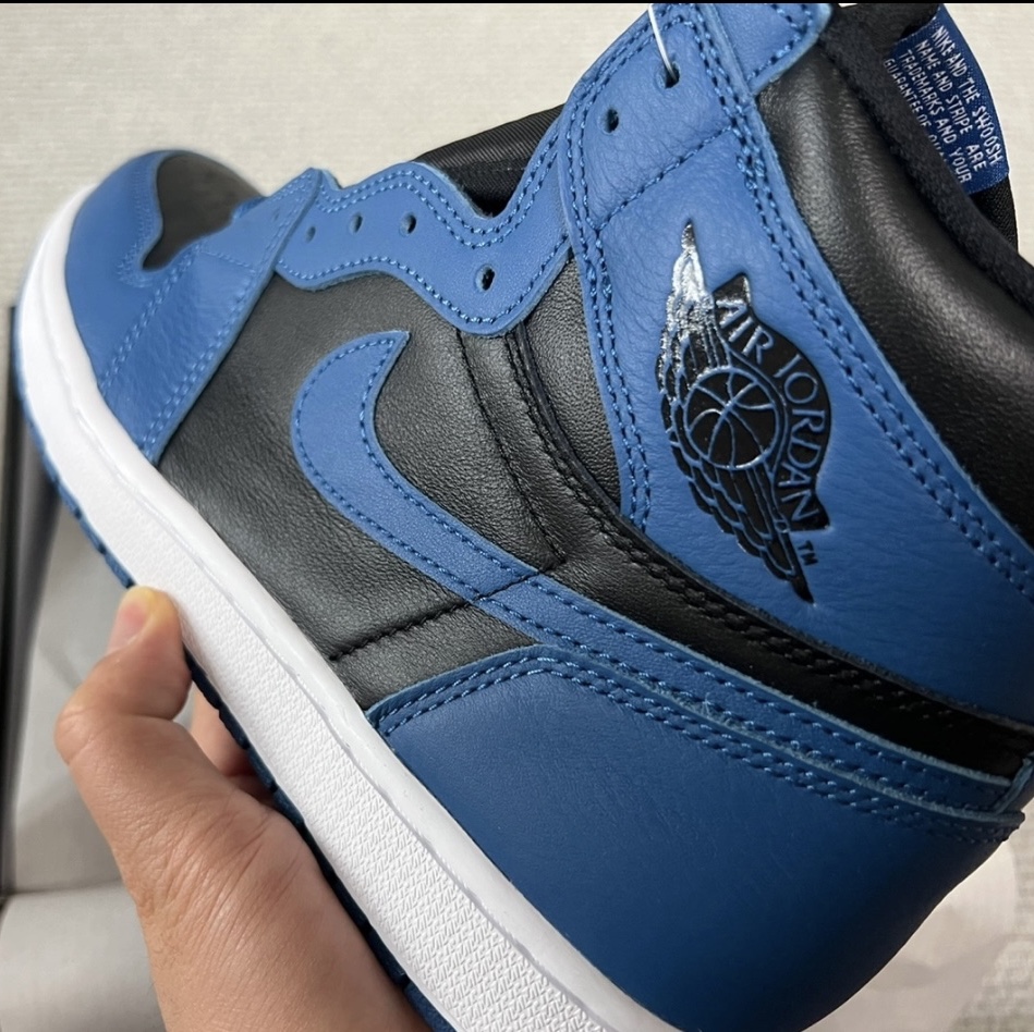 Jordan 1 Retro High OG Dark Marina Blue 착용 스타일